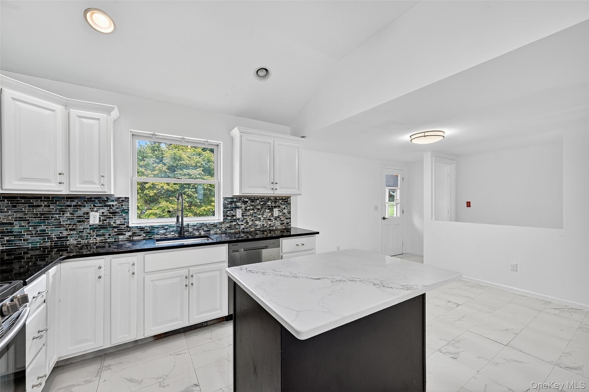 18 Stonecrest Drive, New Windsor, NY 12553