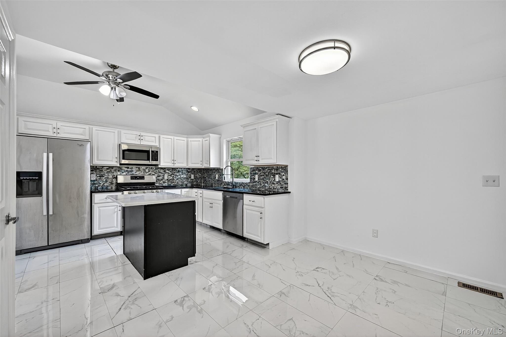 18 Stonecrest Drive, New Windsor, NY 12553