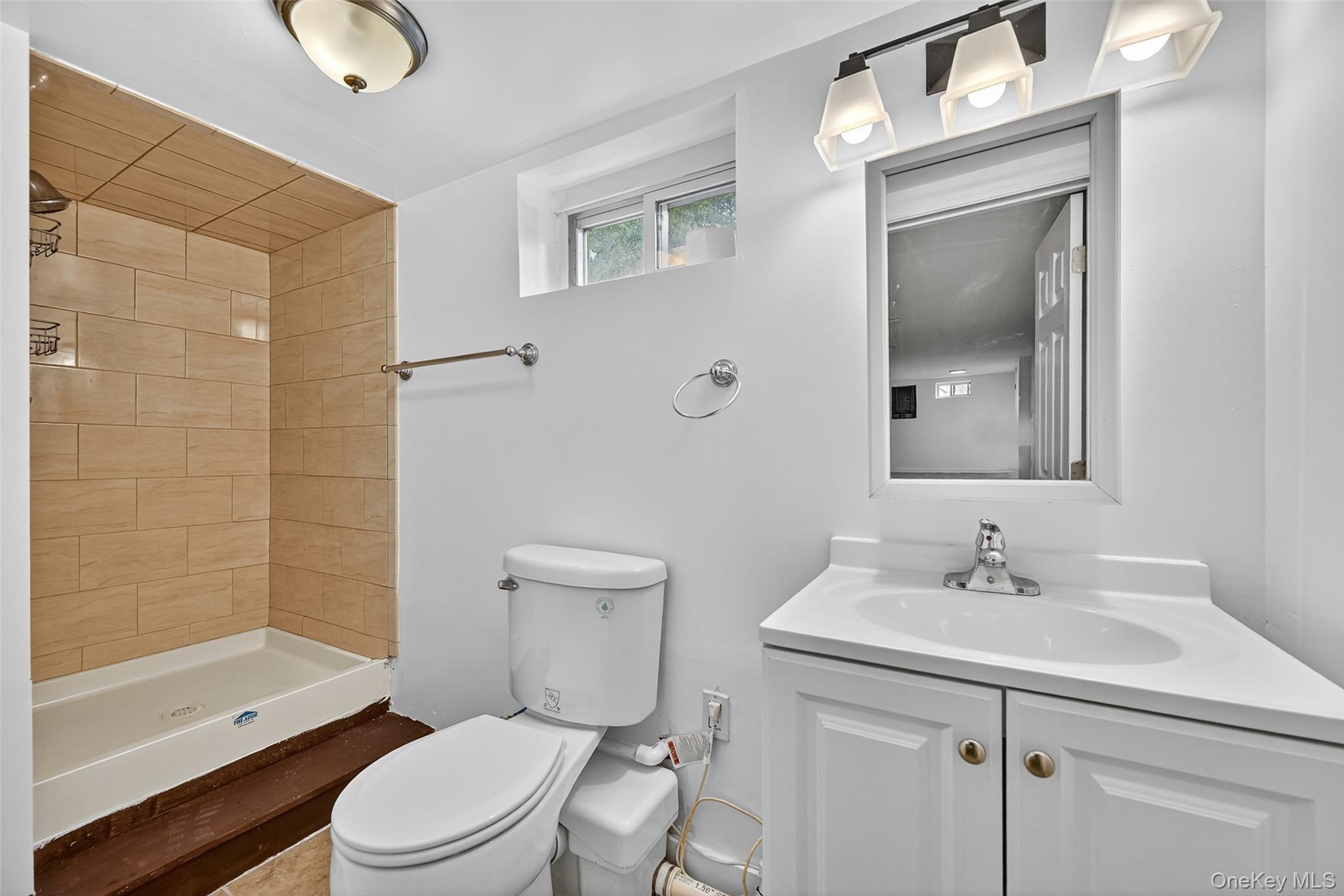 18 Stonecrest Drive, New Windsor, NY 12553