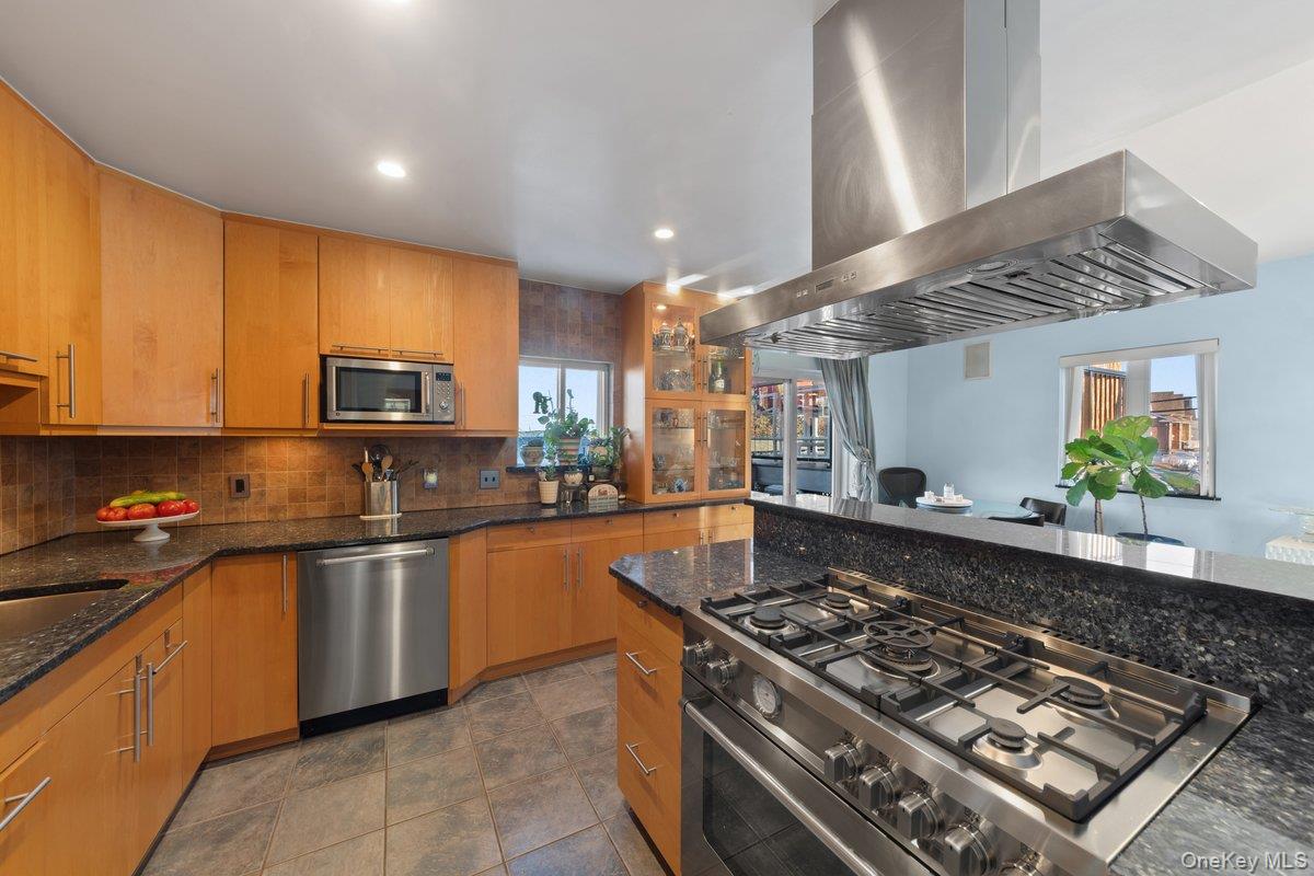 902 Dean Avenue, Bronx, NY 10465