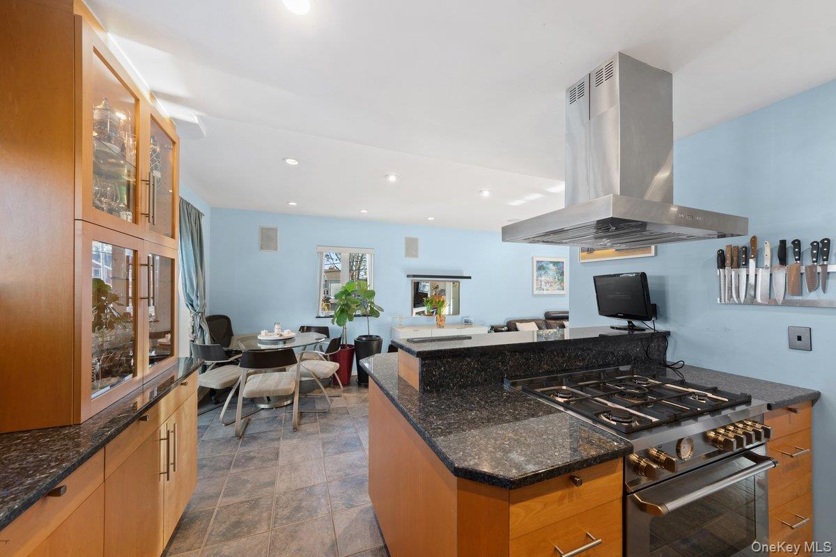 902 Dean Avenue, Bronx, NY 10465