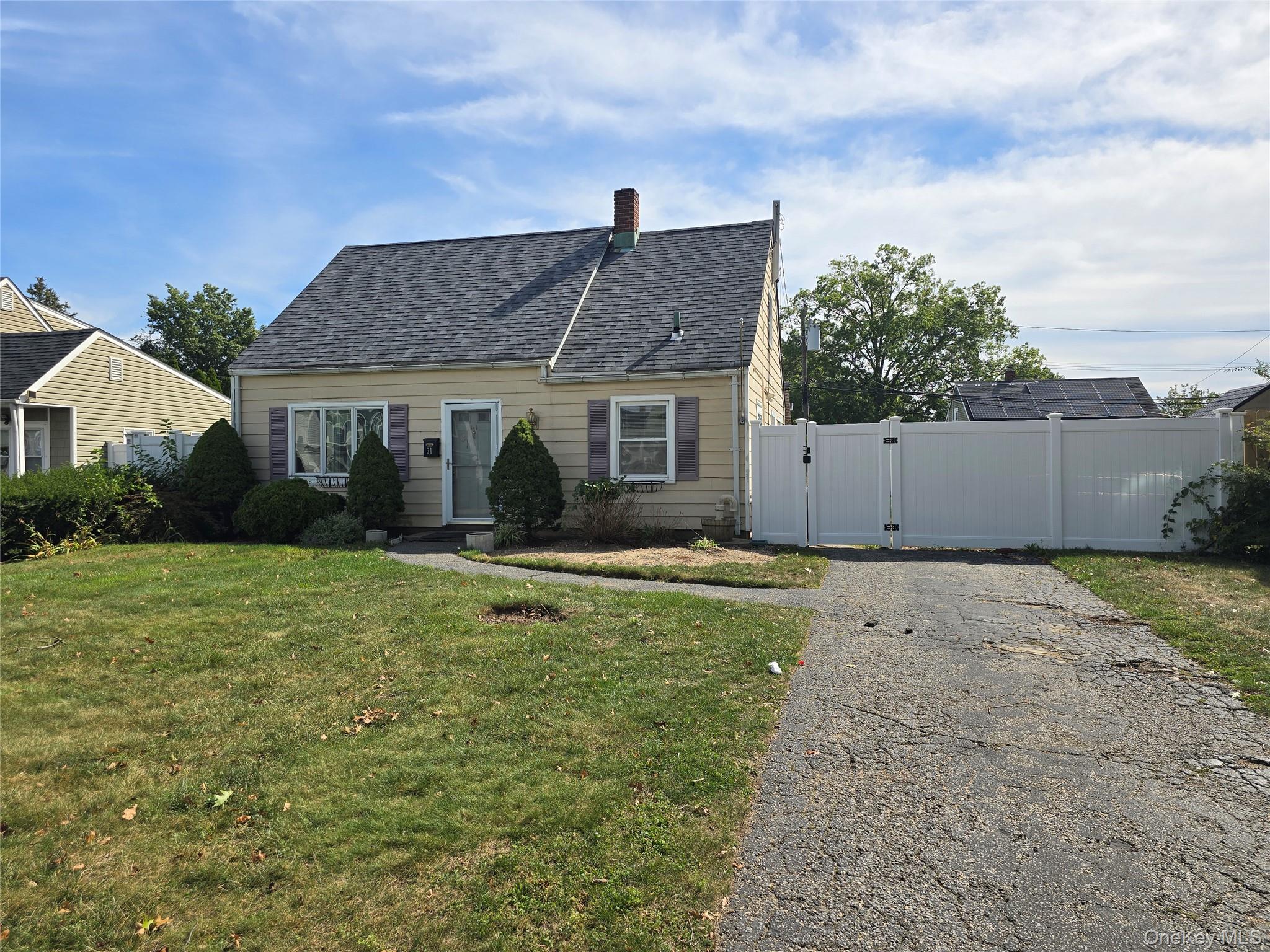 31 Poppy Lane, Levittown, NY 11756