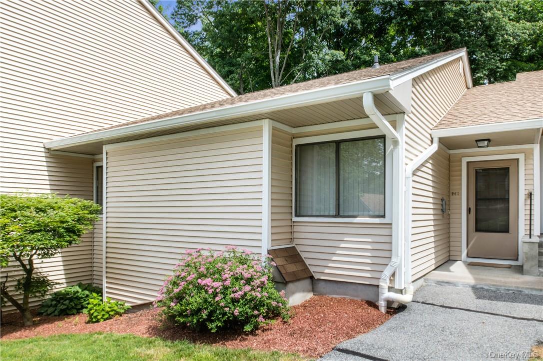 96 Molly Pitcher Lane # I, Yorktown Heights, NY 10598
