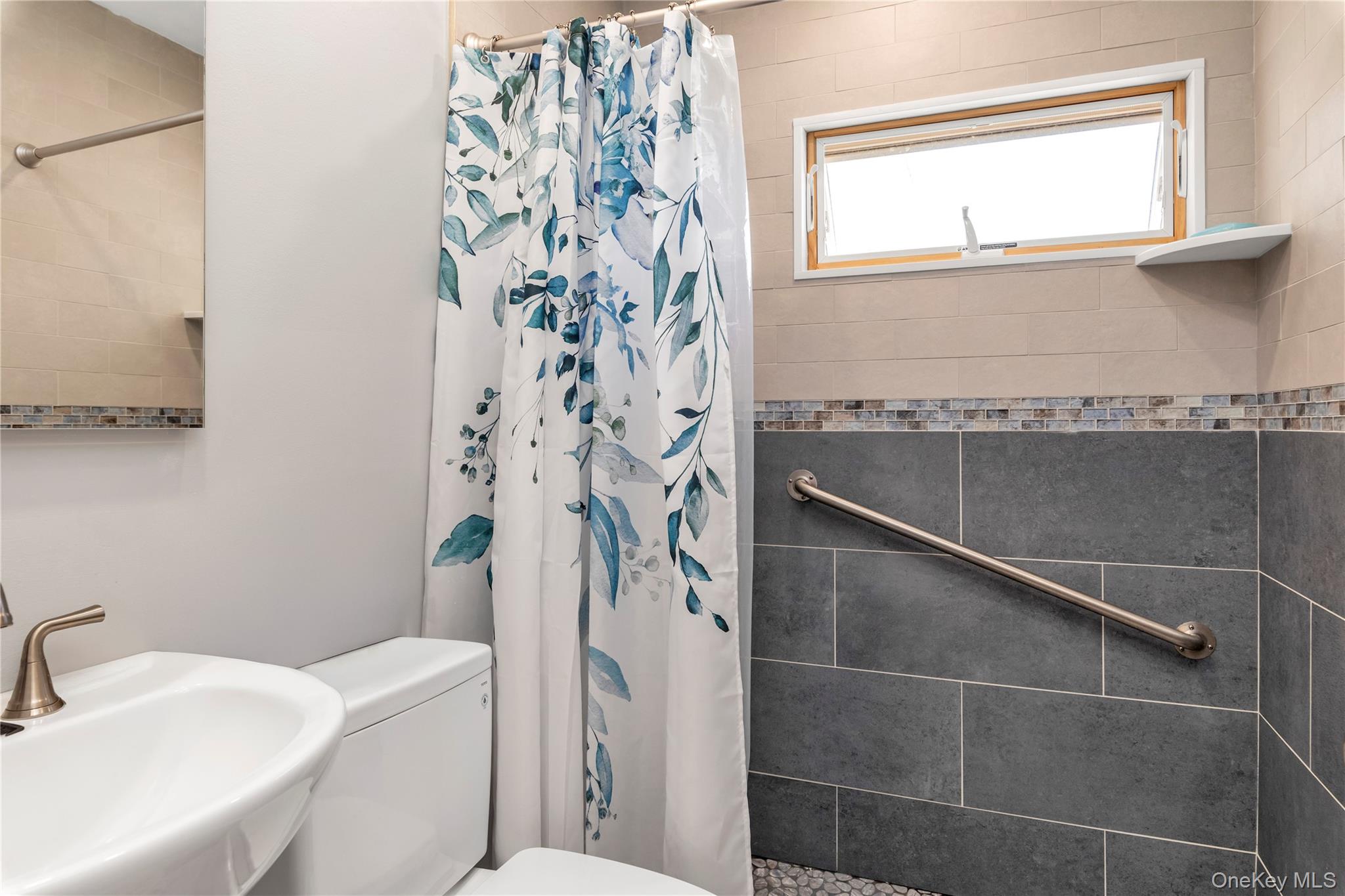 87 Montgomery Avenue, Oceanside, NY 11572