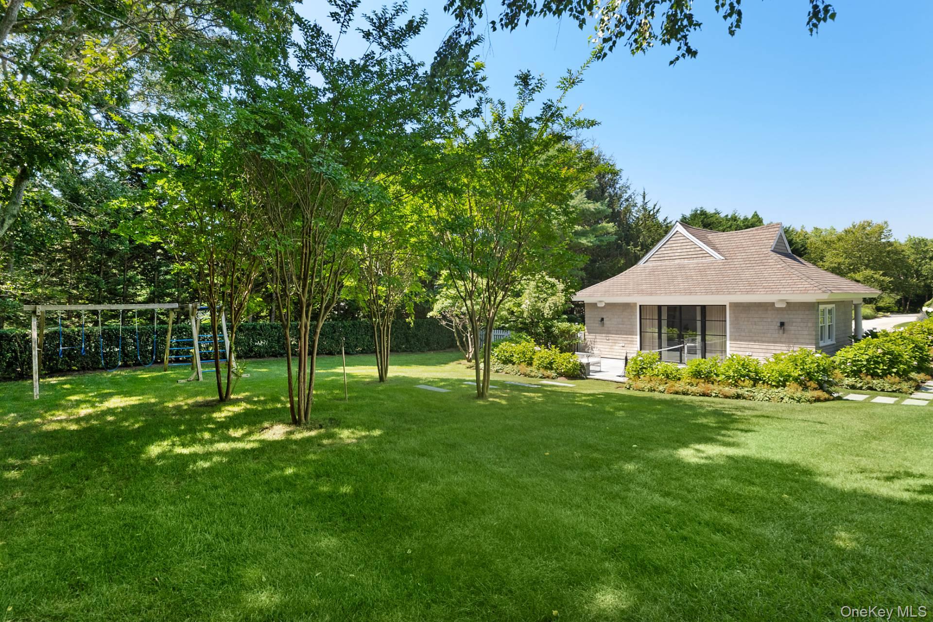 16 Wood Edge Court, Water Mill, NY 11976