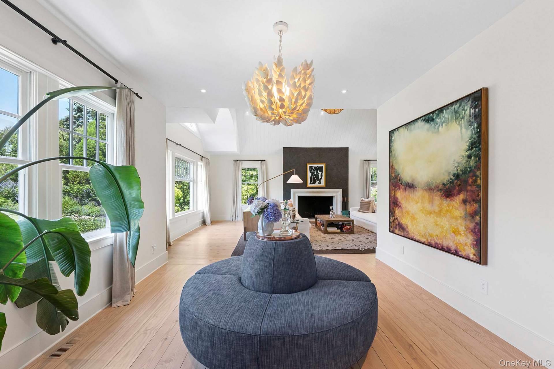 16 Wood Edge Court, Water Mill, NY 11976