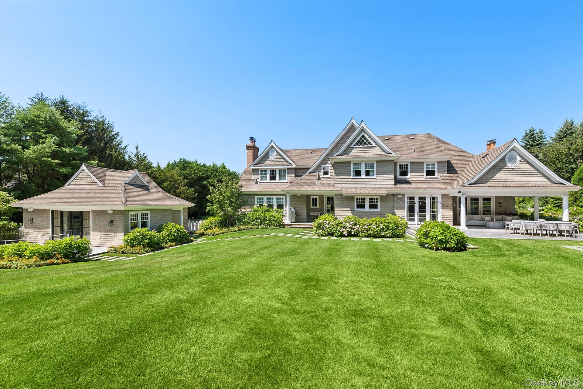 16 Wood Edge Court, Water Mill, NY 11976