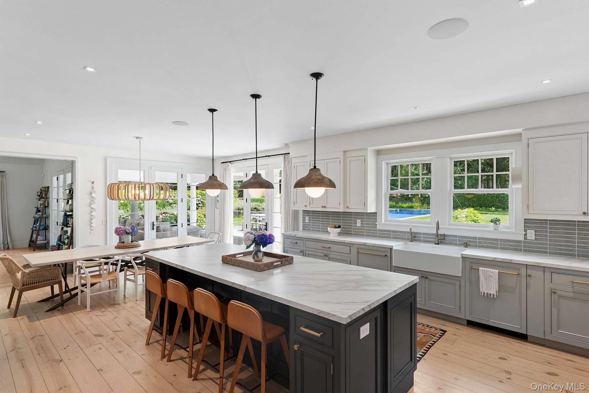 16 Wood Edge Court, Water Mill, NY 11976