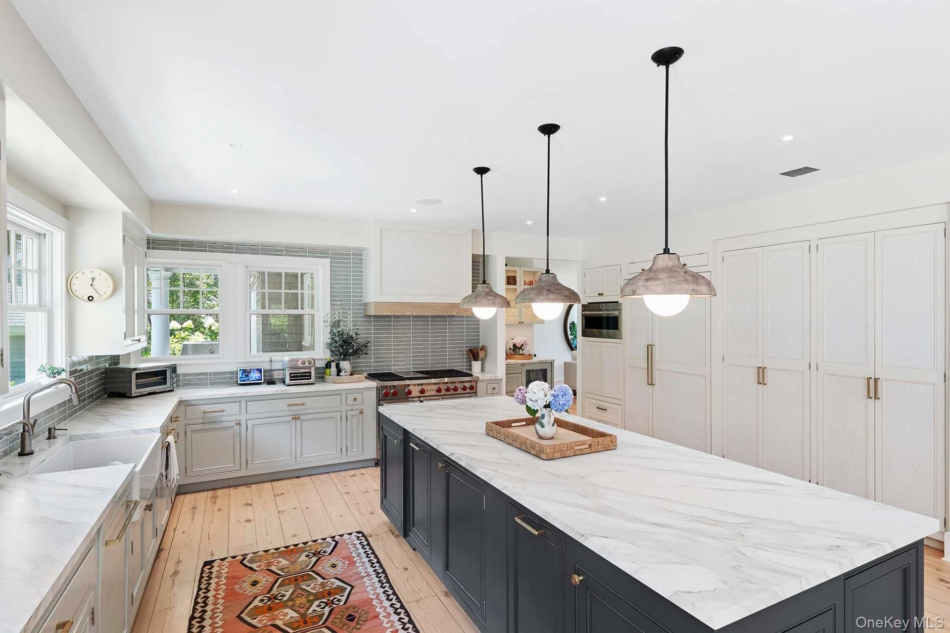 16 Wood Edge Court, Water Mill, NY 11976