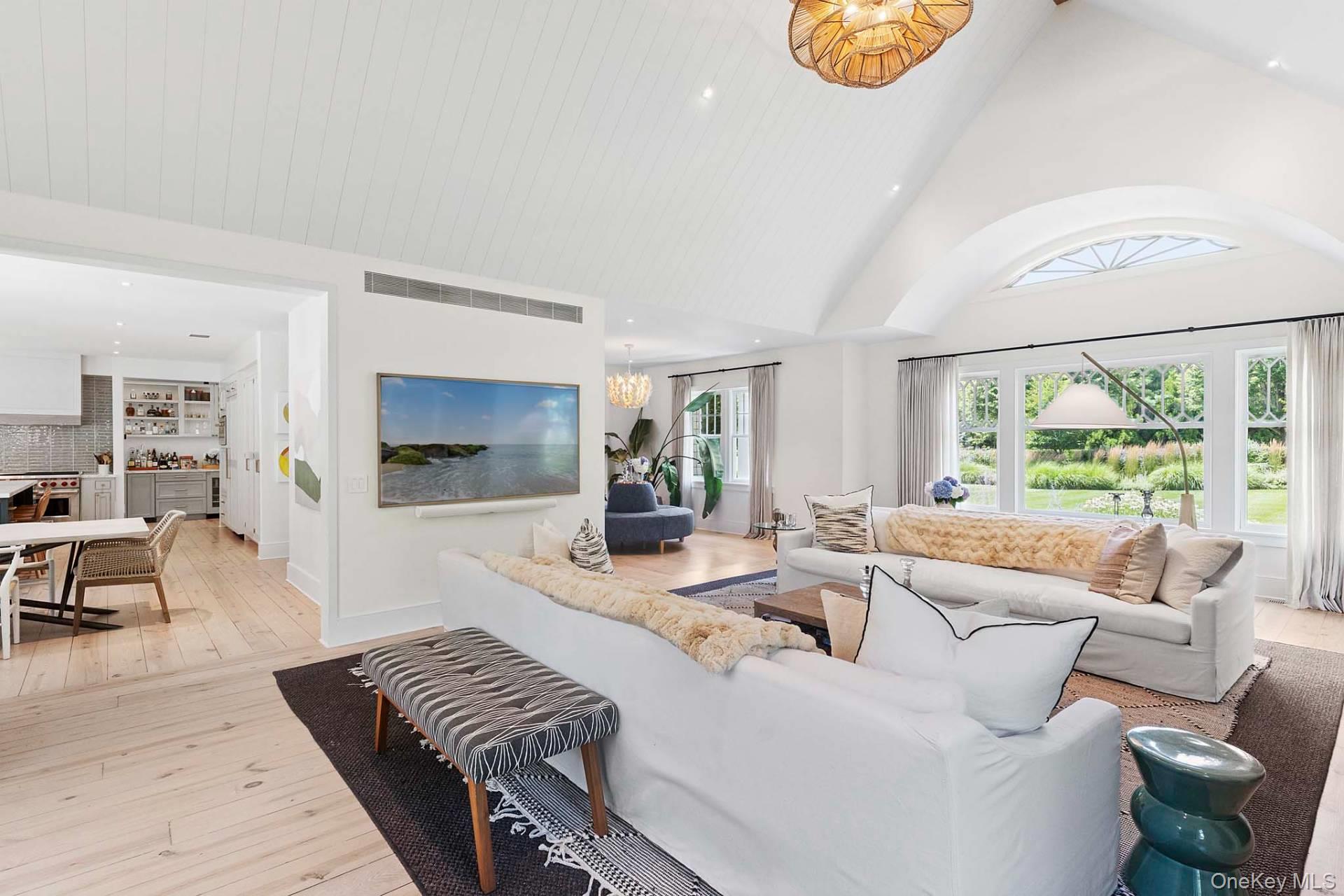 16 Wood Edge Court, Water Mill, NY 11976