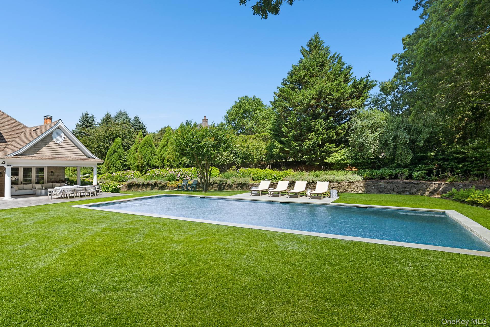 16 Wood Edge Court, Water Mill, NY 11976