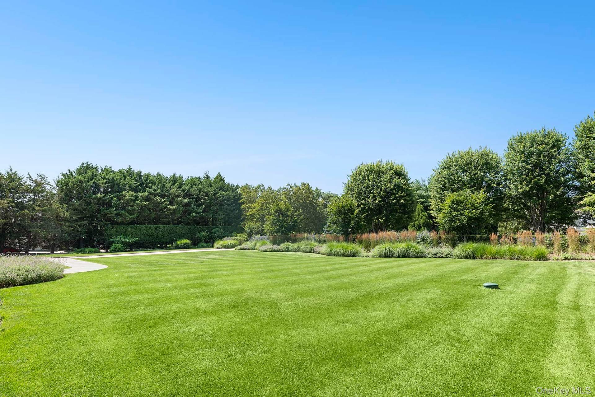 16 Wood Edge Court, Water Mill, NY 11976