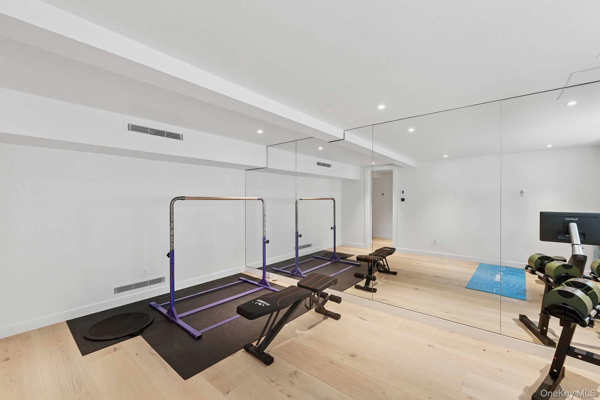 16 Wood Edge Court, Water Mill, NY 11976