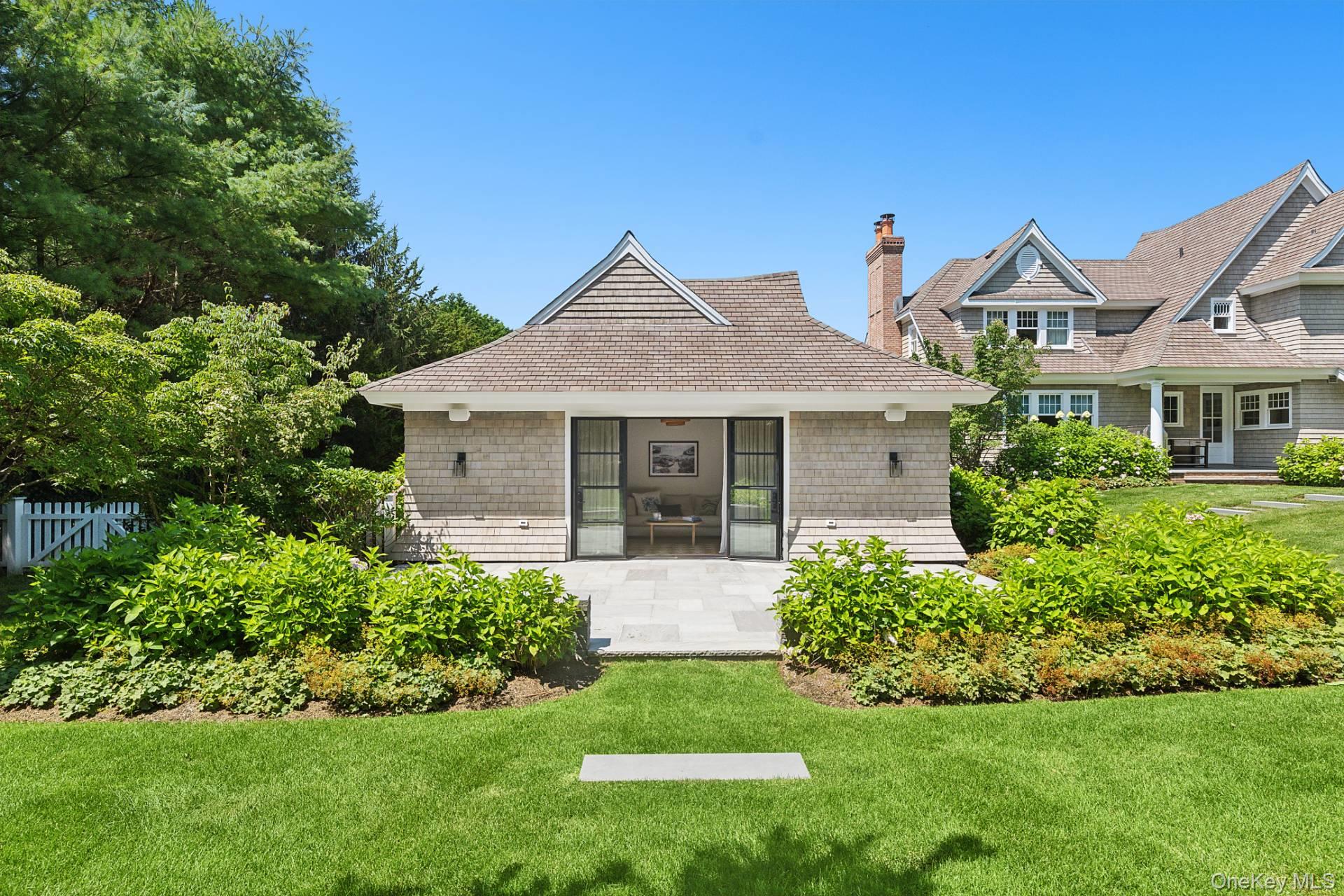 16 Wood Edge Court, Water Mill, NY 11976