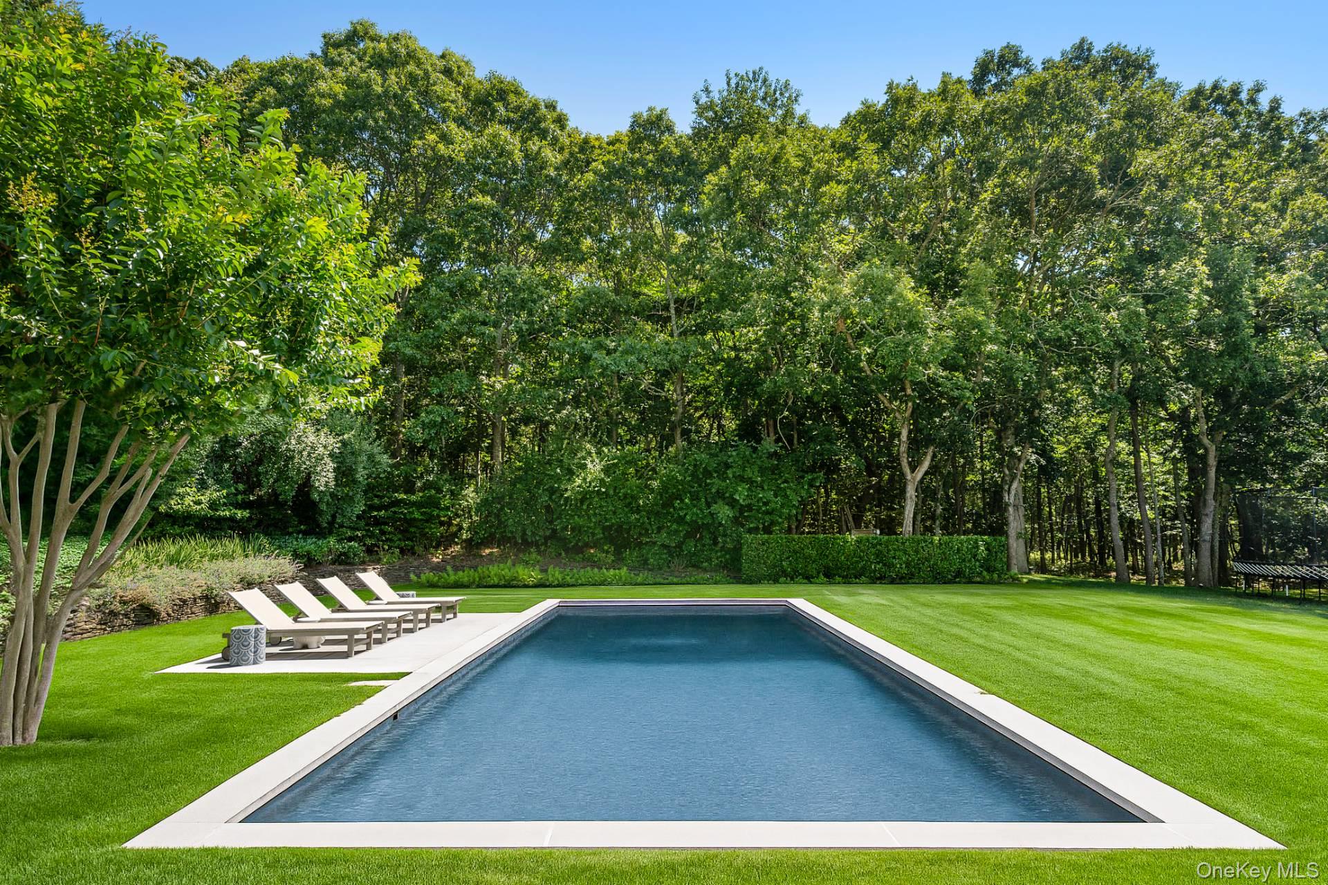 16 Wood Edge Court, Water Mill, NY 11976