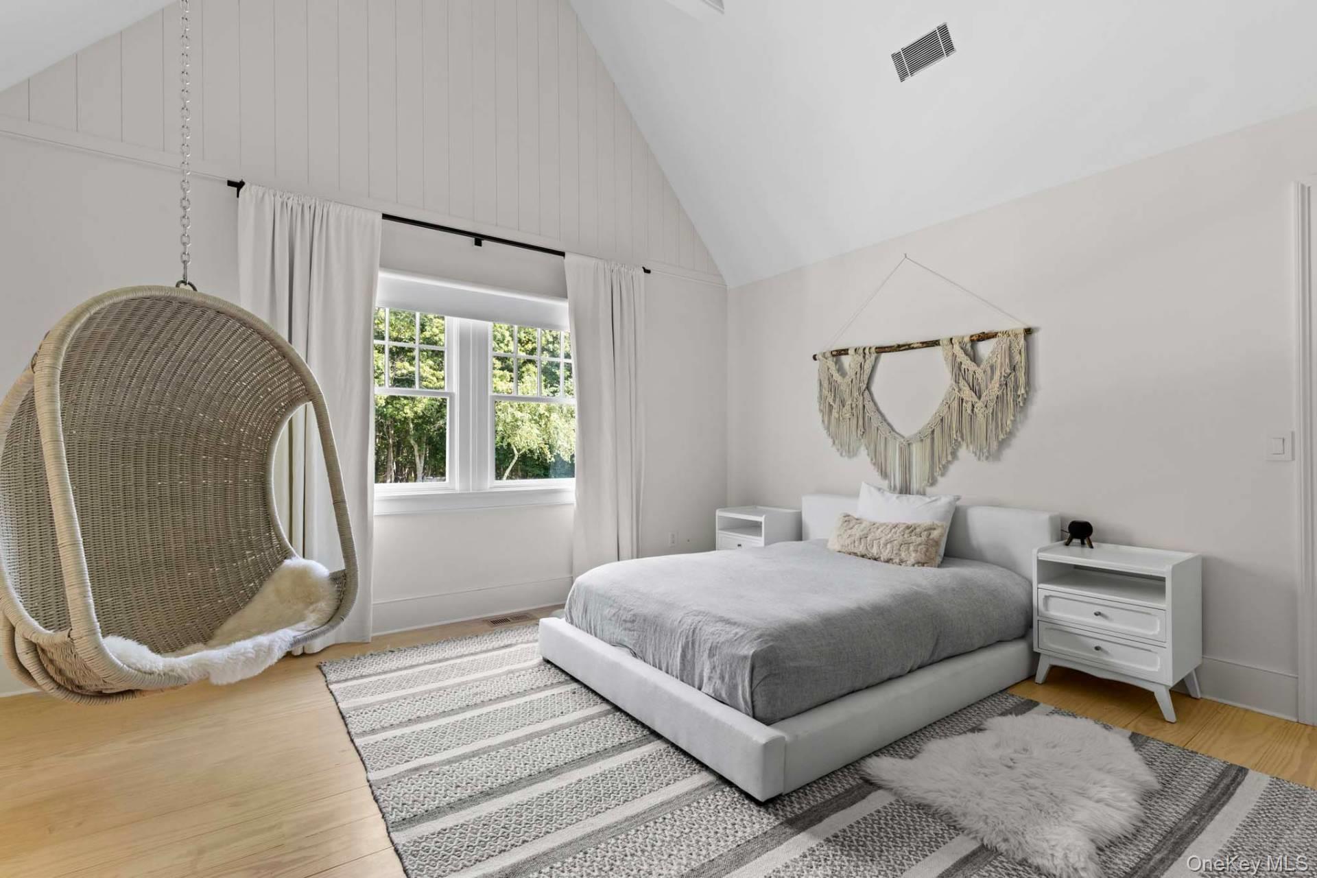 16 Wood Edge Court, Water Mill, NY 11976