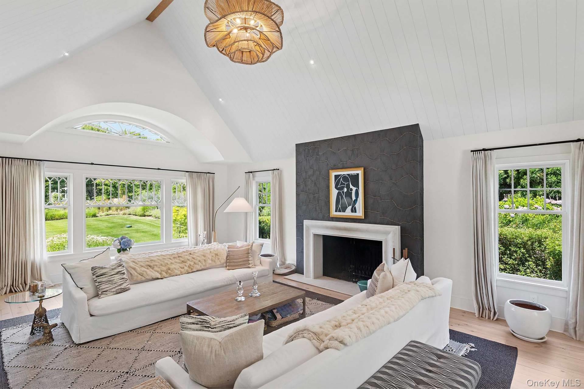 16 Wood Edge Court, Water Mill, NY 11976