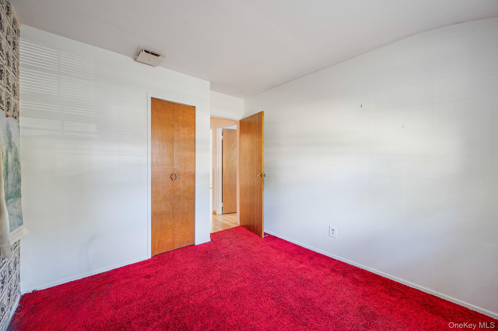 32 Seaman Neck Road, Dix Hills, NY 11746