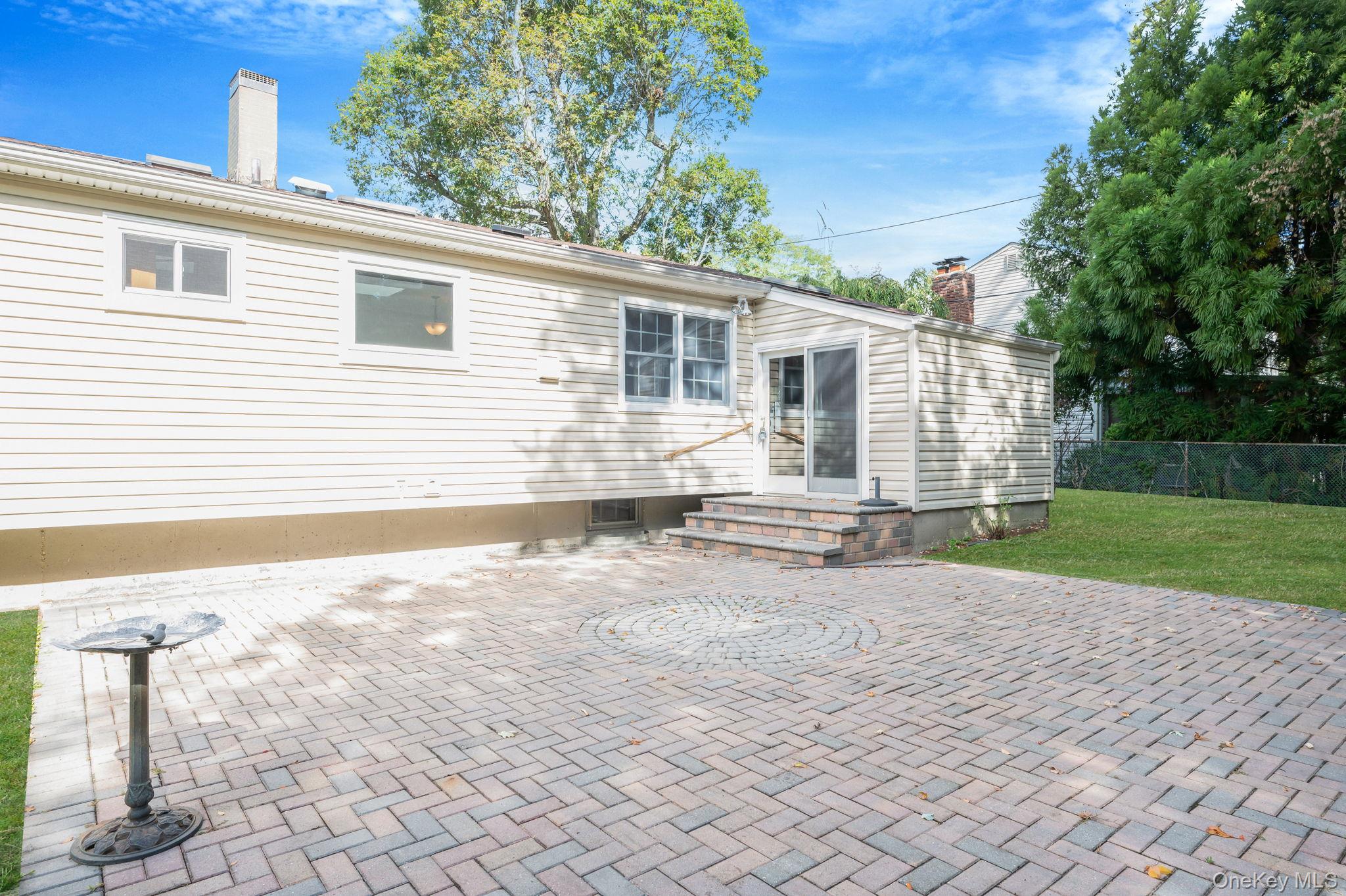 32 Seaman Neck Road, Dix Hills, NY 11746