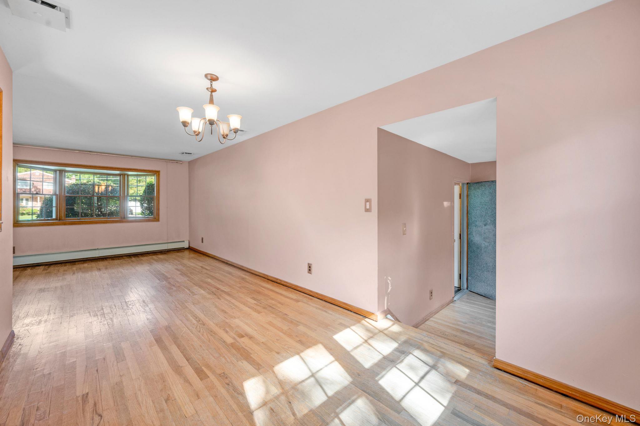 32 Seaman Neck Road, Dix Hills, NY 11746