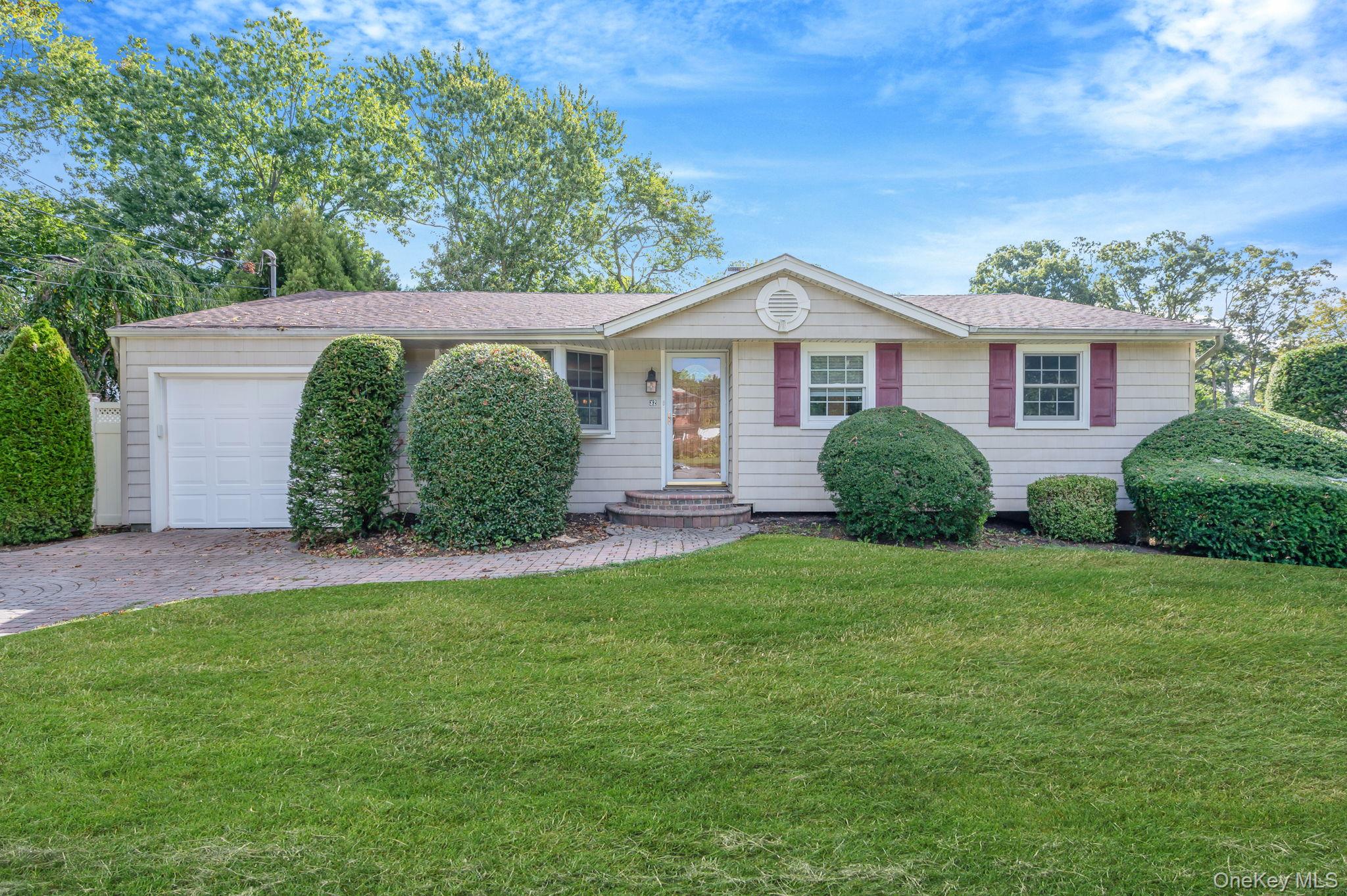 32 Seaman Neck Road, Dix Hills, NY 11746