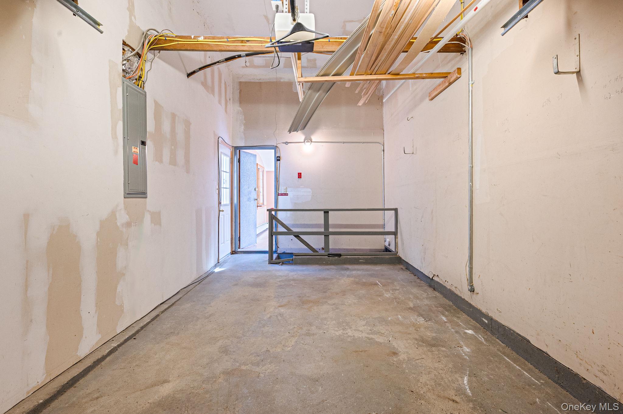 32 Seaman Neck Road, Dix Hills, NY 11746