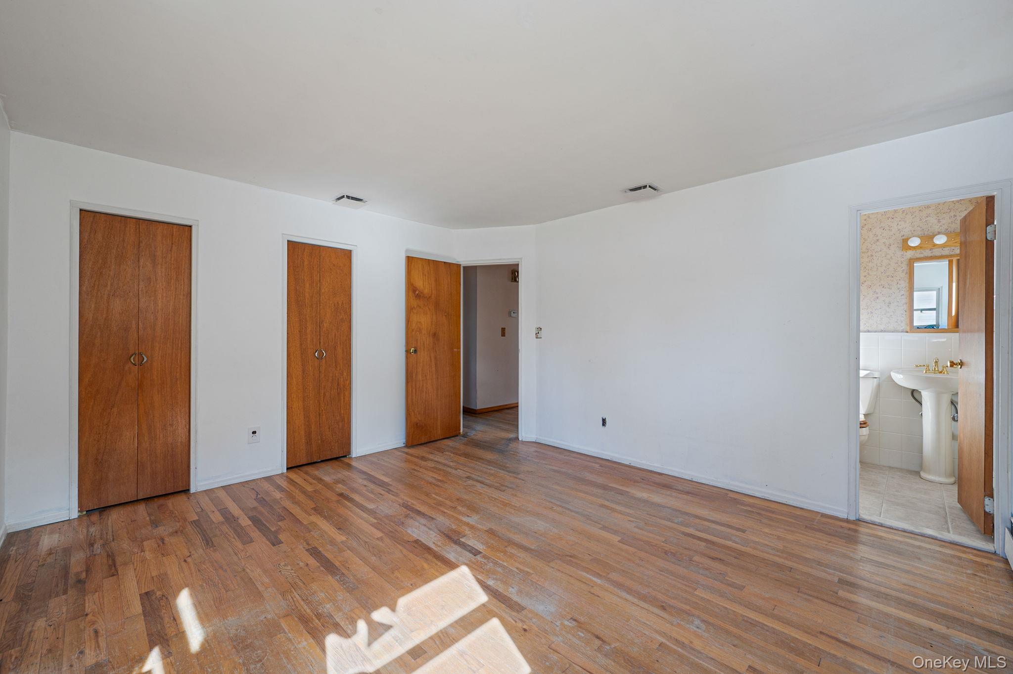 32 Seaman Neck Road, Dix Hills, NY 11746