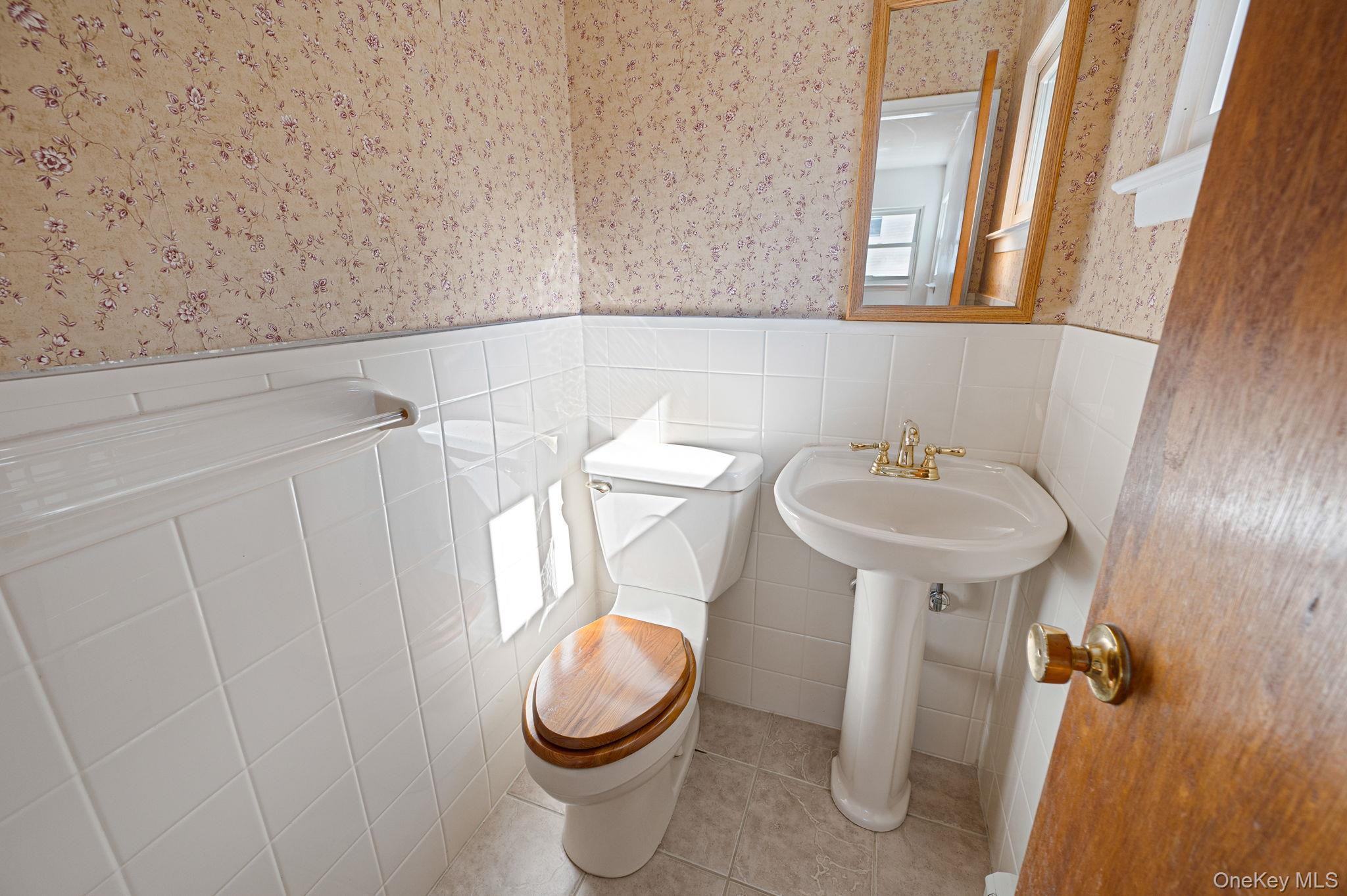 32 Seaman Neck Road, Dix Hills, NY 11746