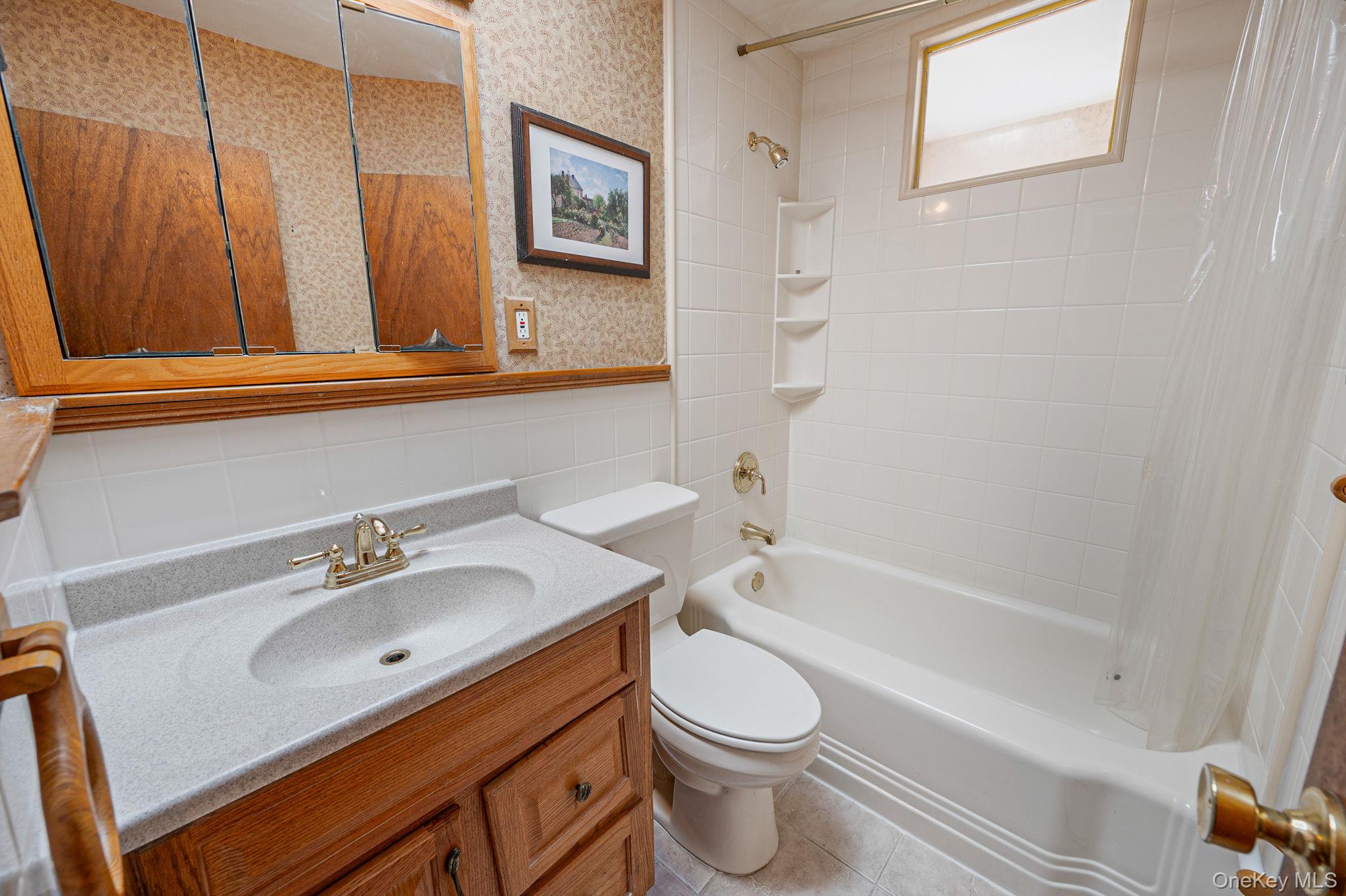 32 Seaman Neck Road, Dix Hills, NY 11746