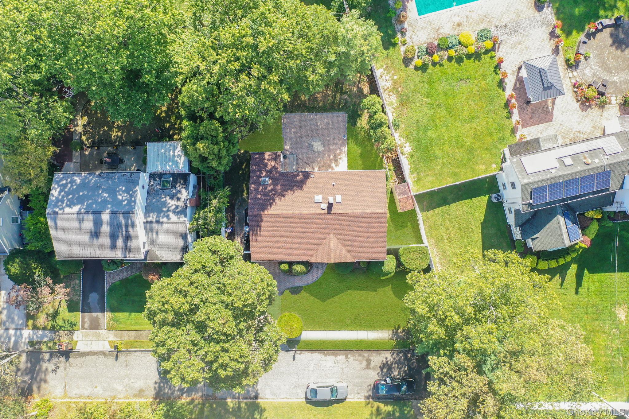 32 Seaman Neck Road, Dix Hills, NY 11746