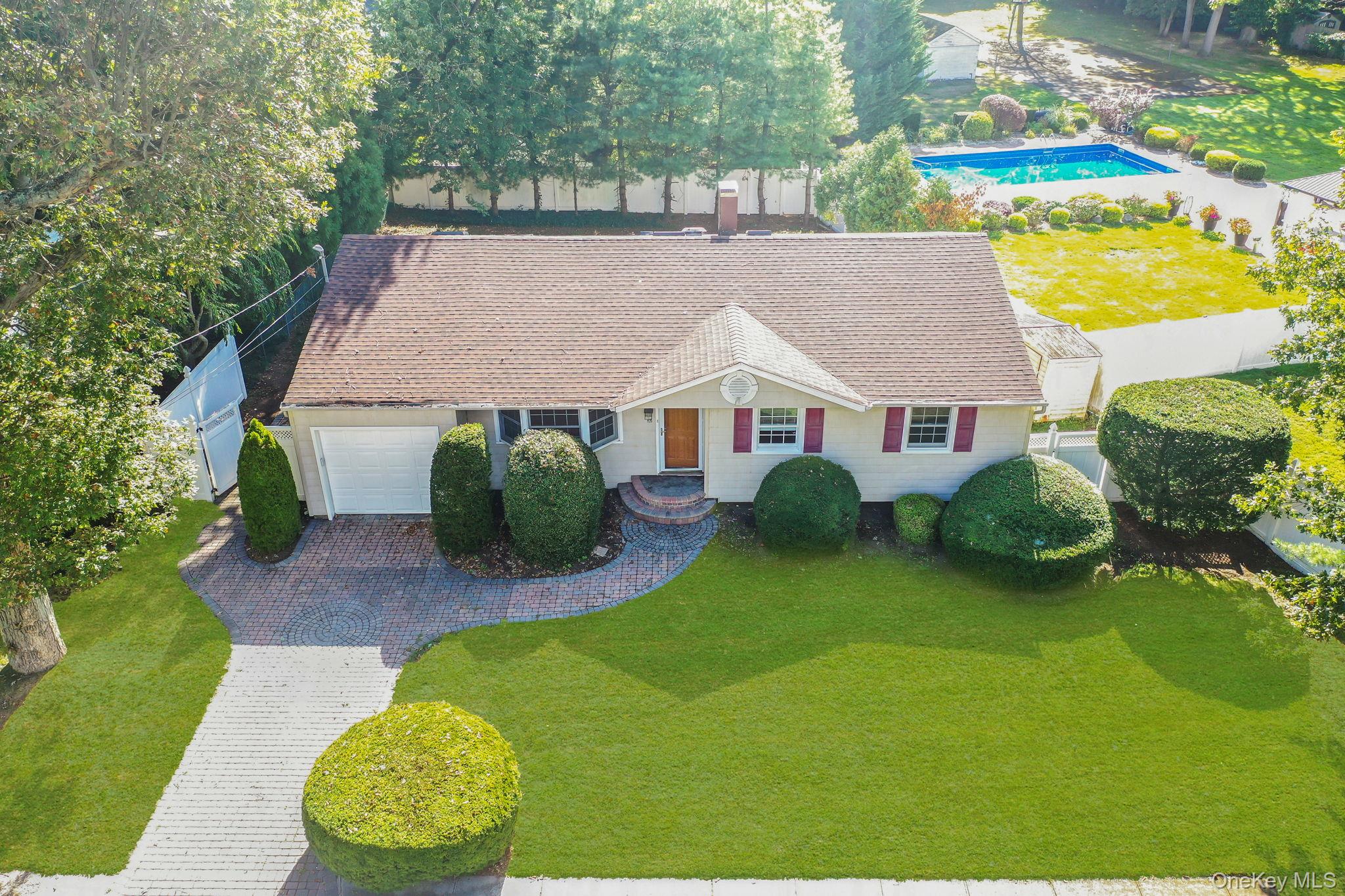 32 Seaman Neck Road, Dix Hills, NY 11746