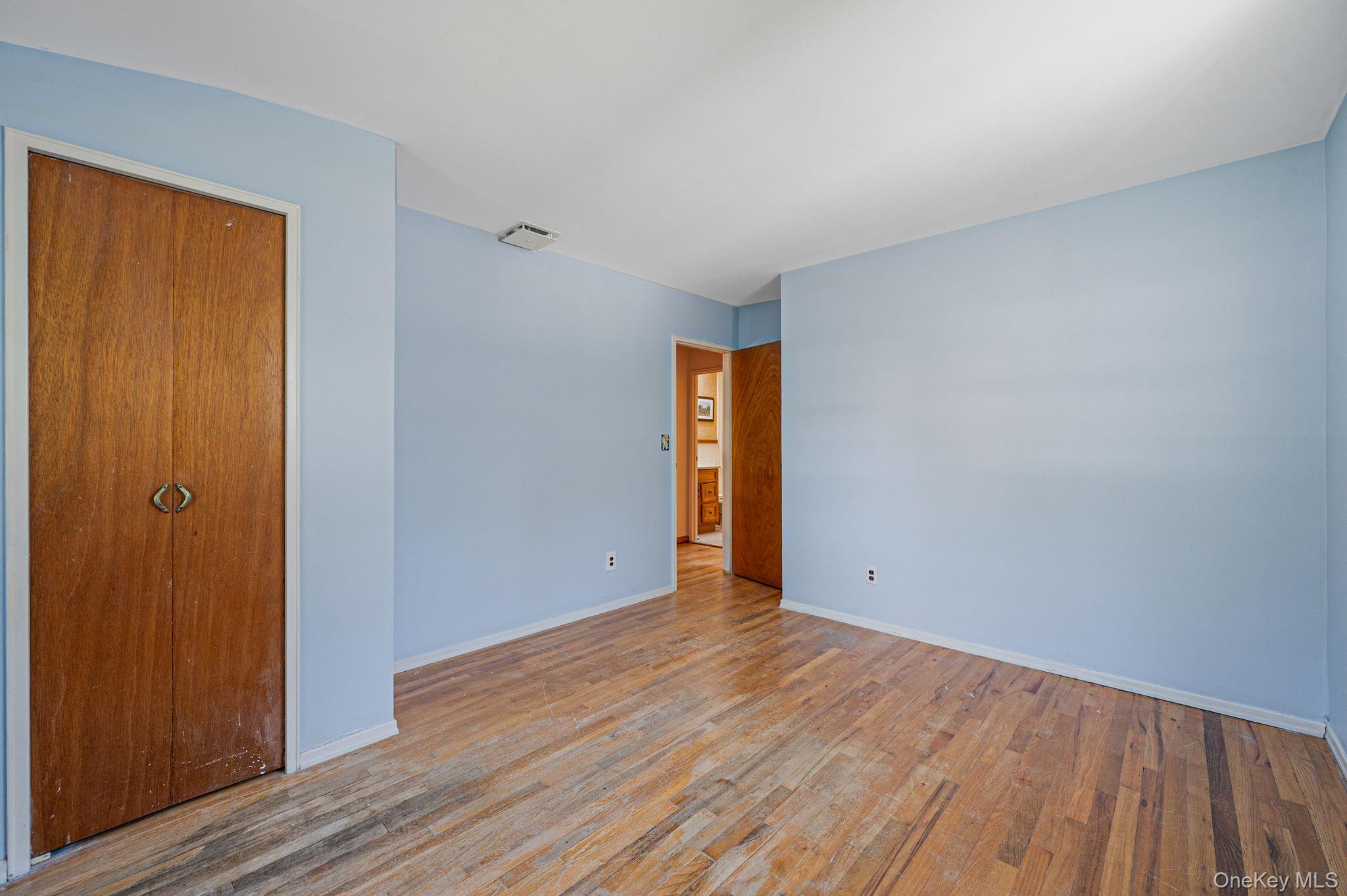 32 Seaman Neck Road, Dix Hills, NY 11746