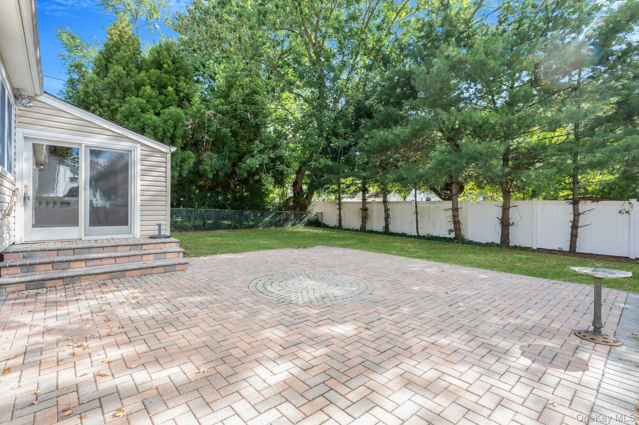 32 Seaman Neck Road, Dix Hills, NY 11746