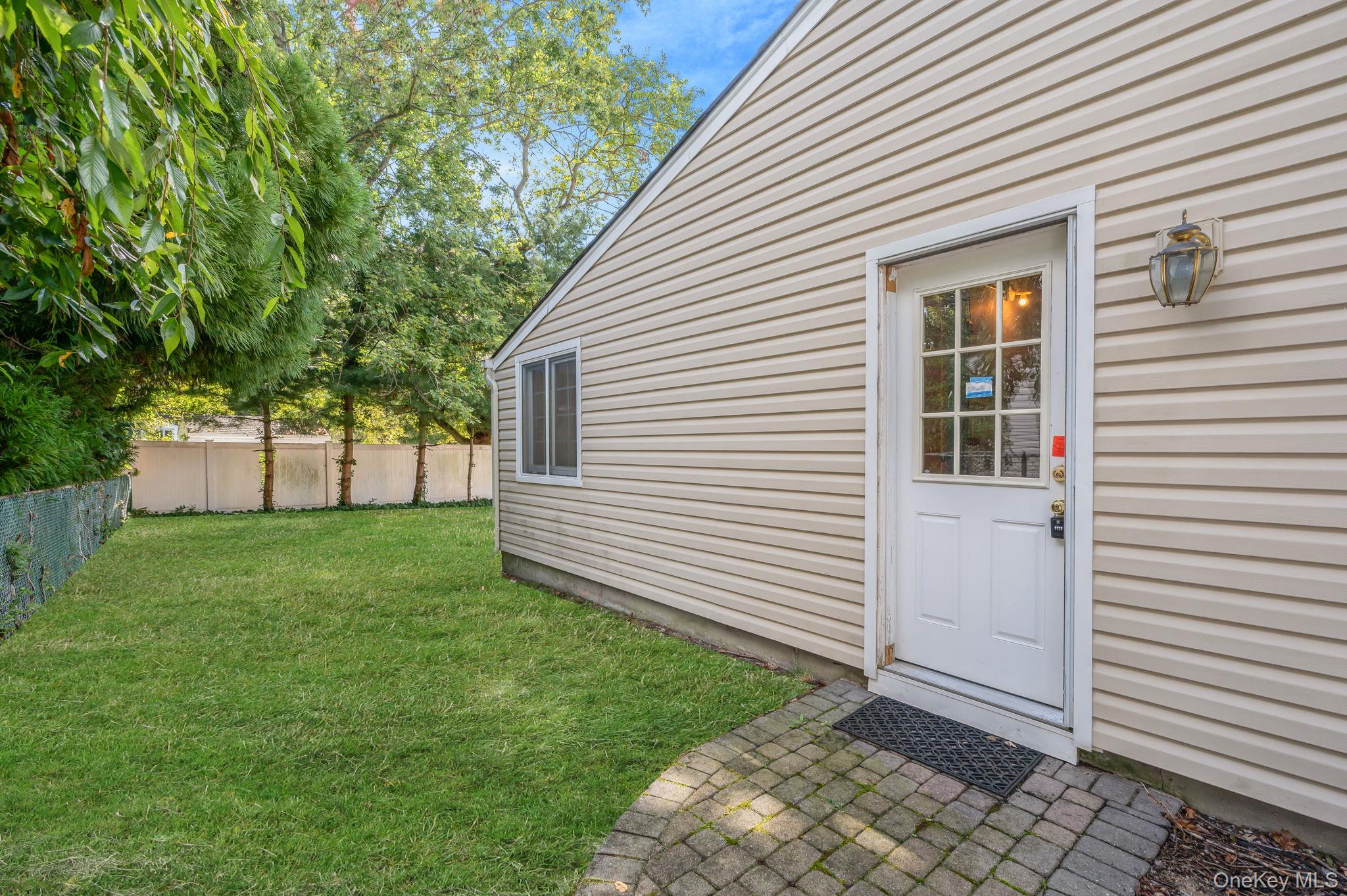 32 Seaman Neck Road, Dix Hills, NY 11746