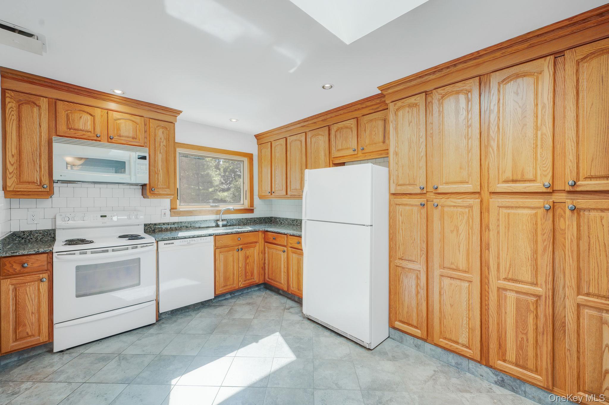 32 Seaman Neck Road, Dix Hills, NY 11746