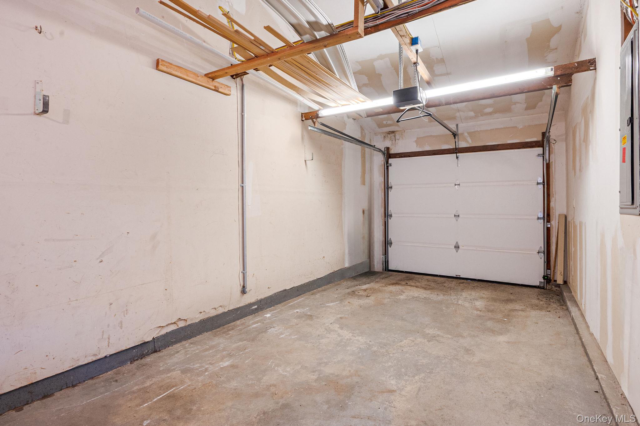 32 Seaman Neck Road, Dix Hills, NY 11746