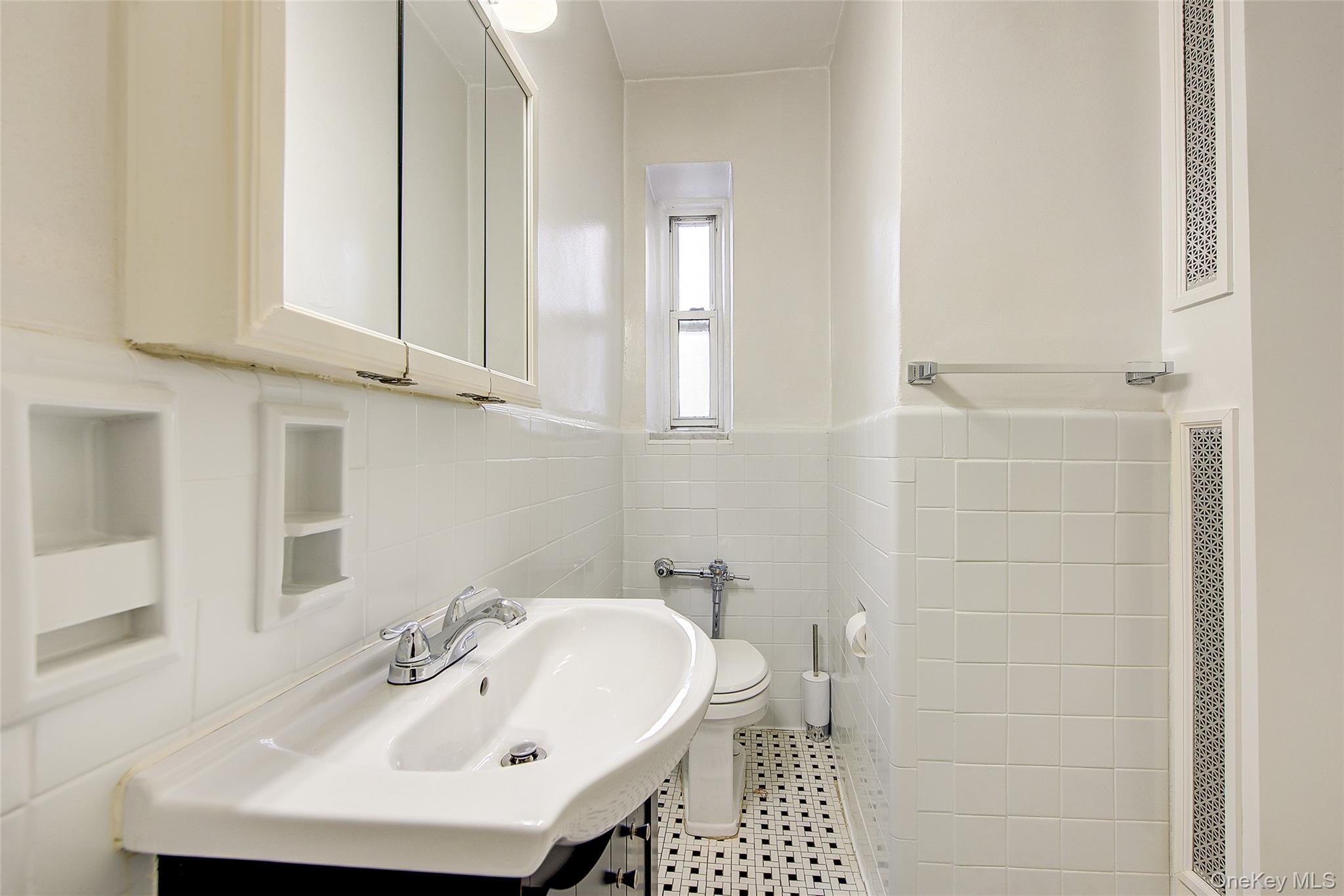 76-35 113th Street # 6C, Forest Hills, NY 11375