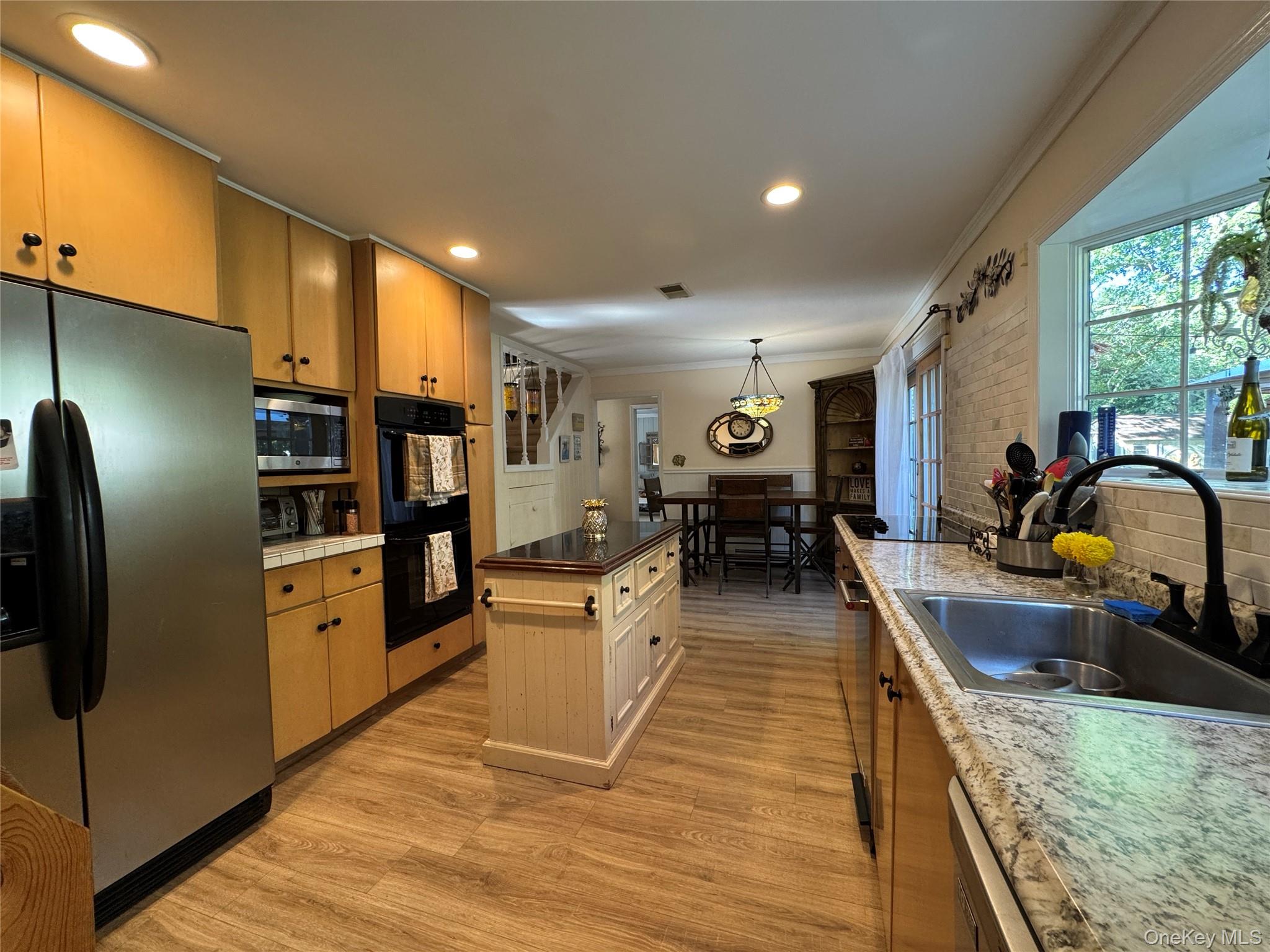 7 Kingston Road, Mount Sinai, NY 11766