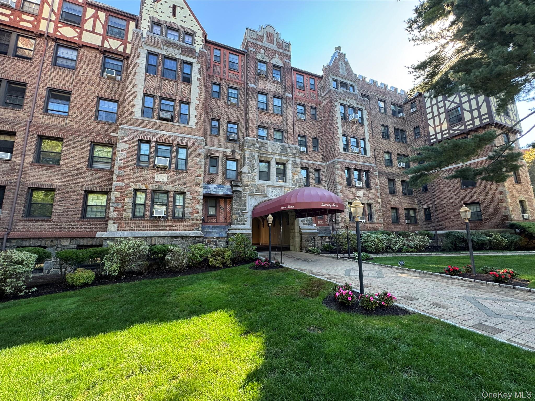 23 Old Mamaroneck Road # 2P, White Plains, NY 10605