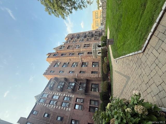 23 Old Mamaroneck Road # 2P, White Plains, NY 10605