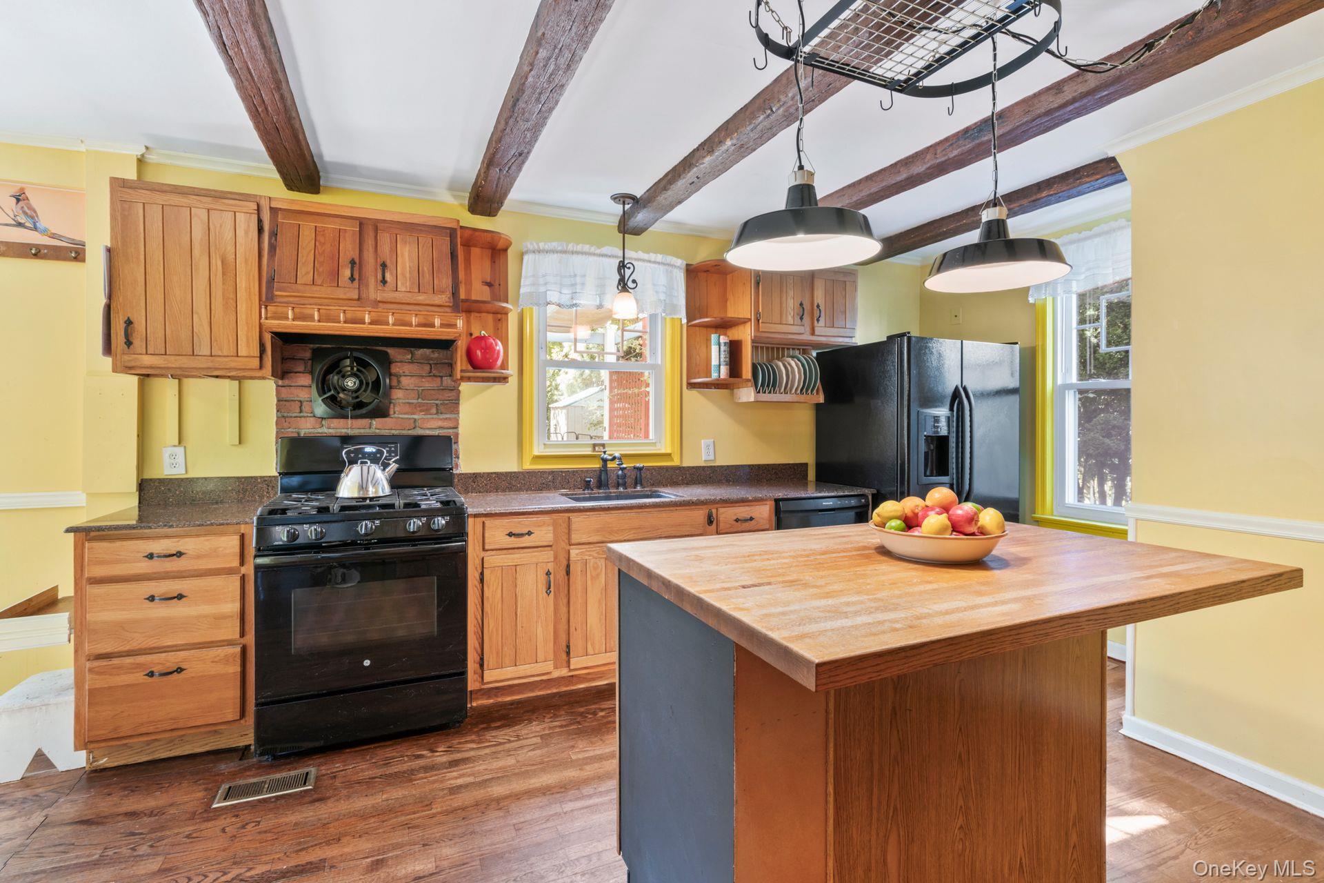 86 Elm Street, Huntington, NY 11743