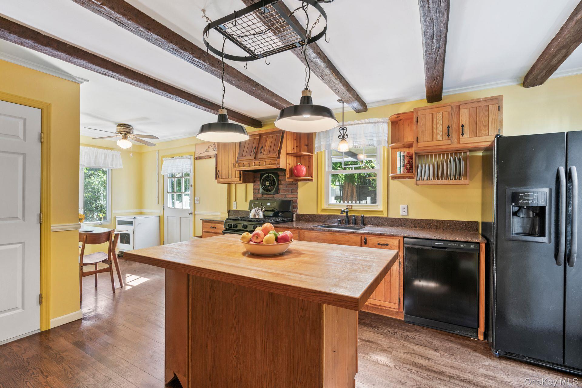 86 Elm Street, Huntington, NY 11743