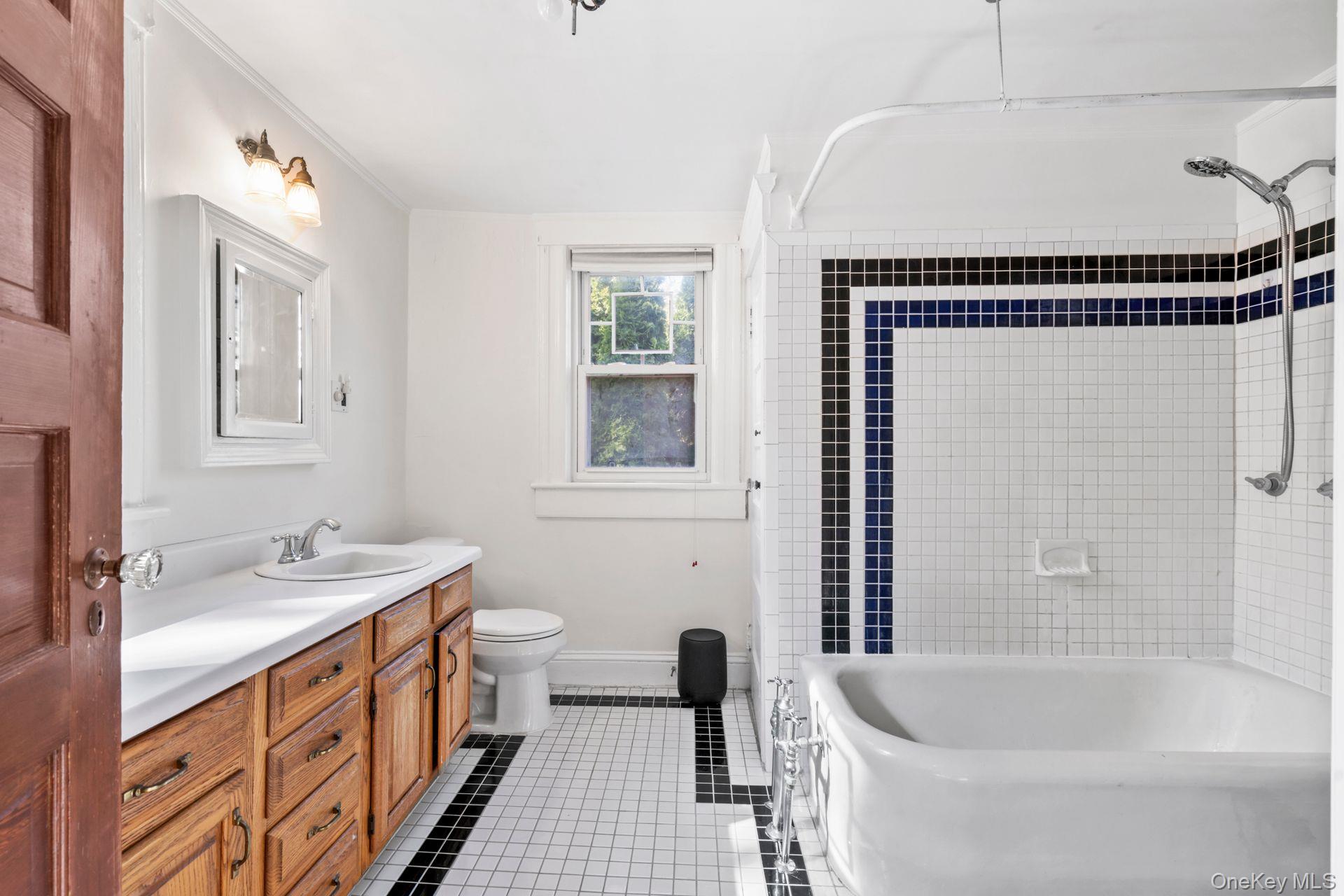 86 Elm Street, Huntington, NY 11743