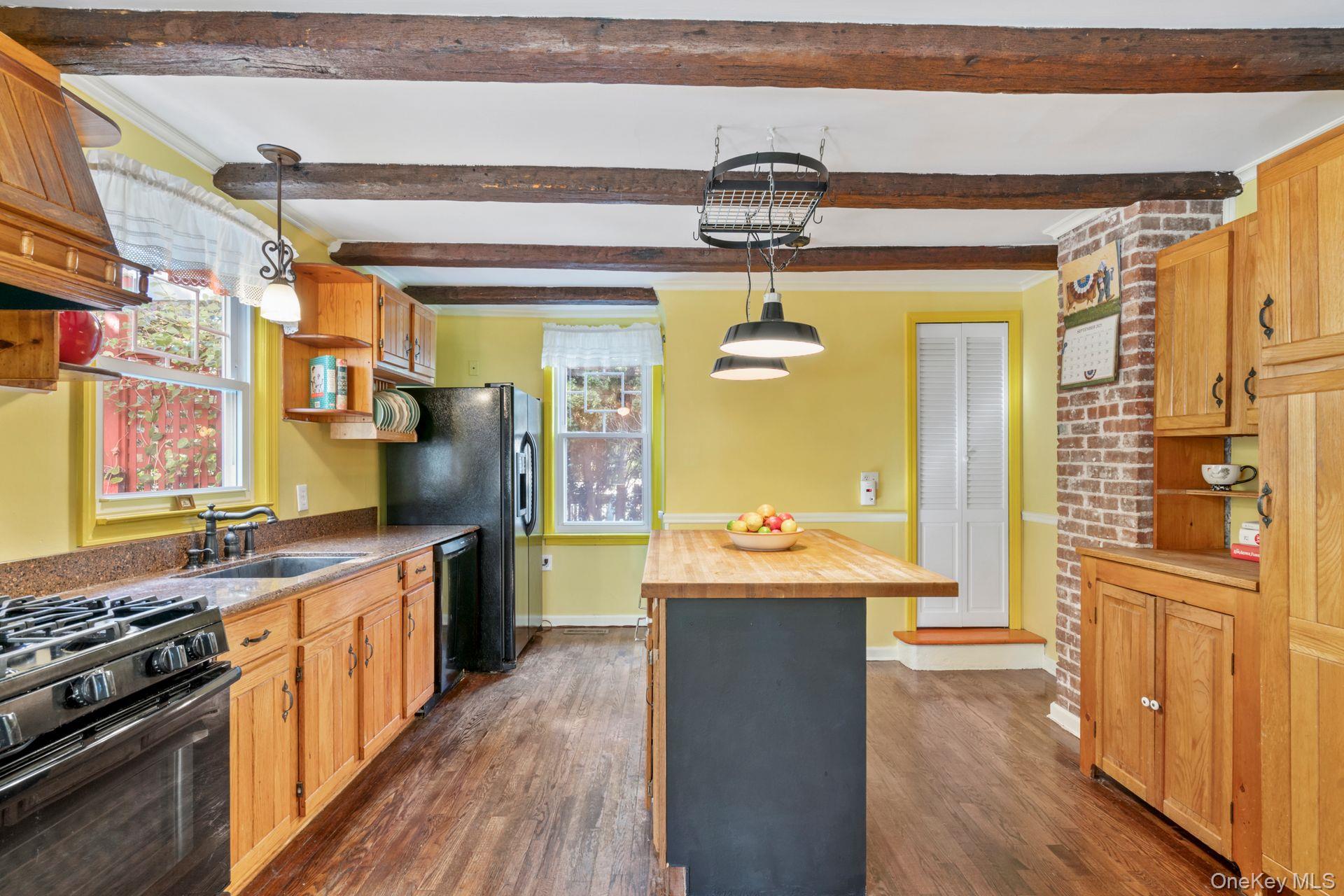 86 Elm Street, Huntington, NY 11743