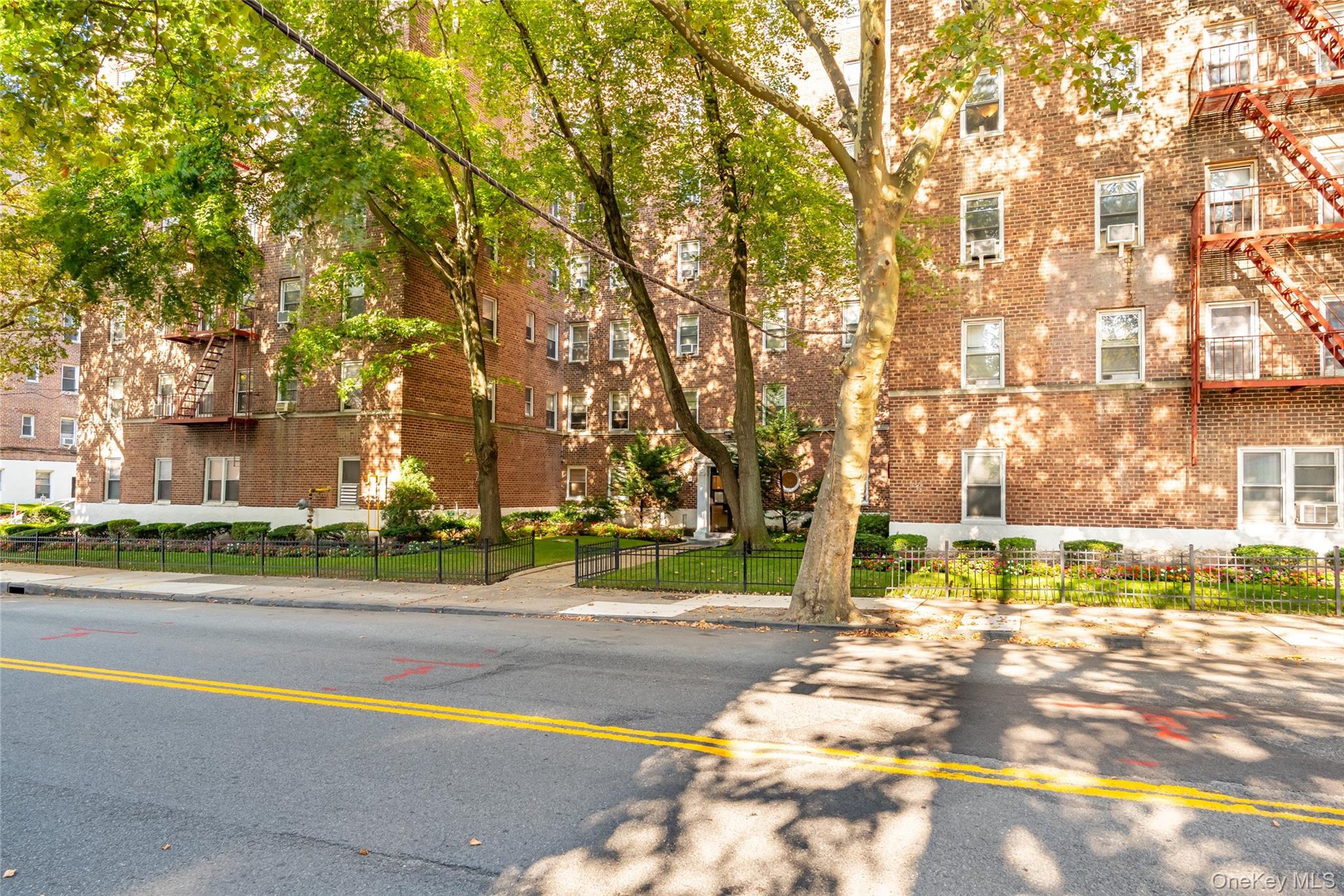 821 Bronx River Road # 5J, Bronxville, NY 10708