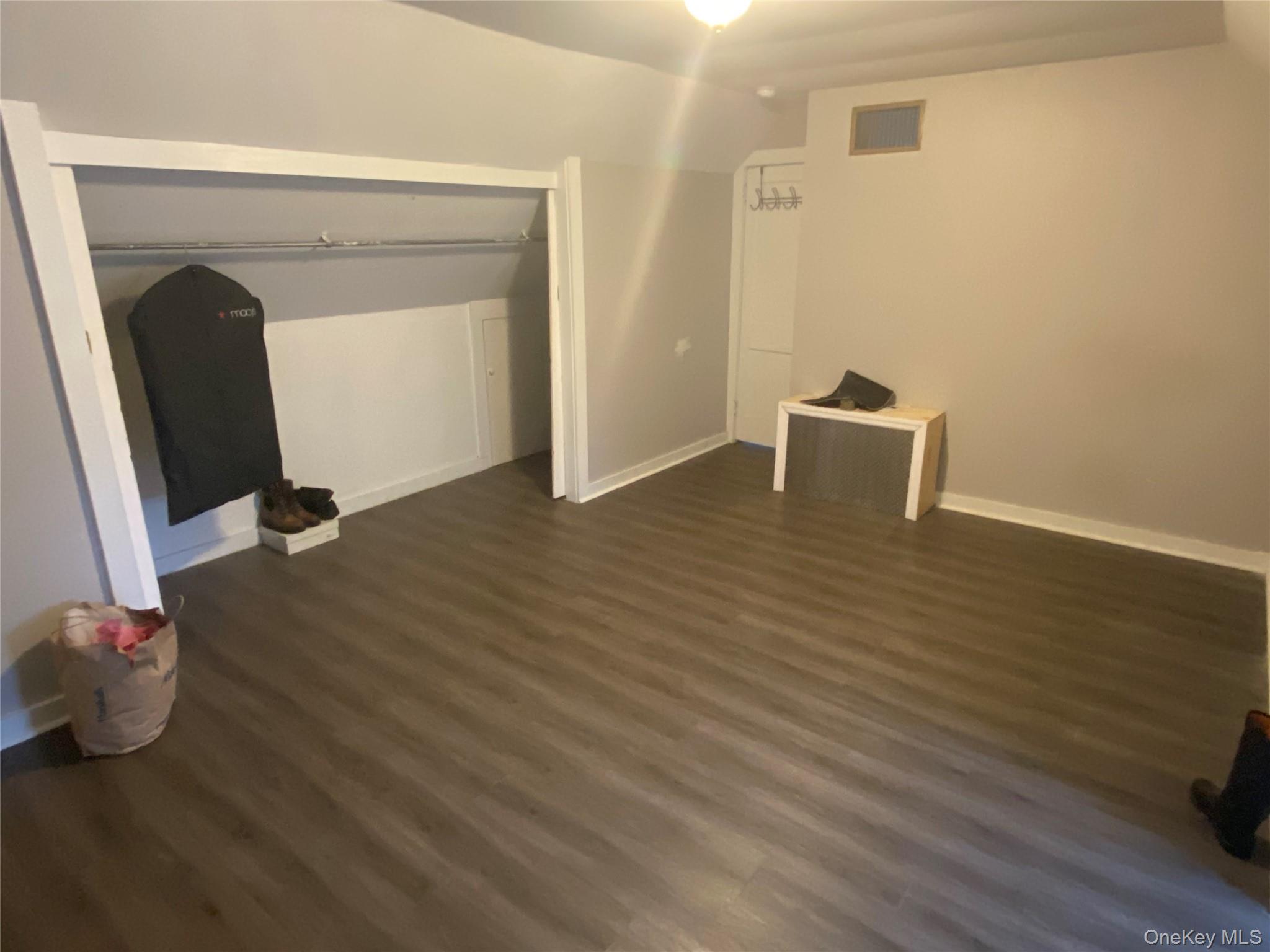 7 Woods Place, Middletown, NY 10940