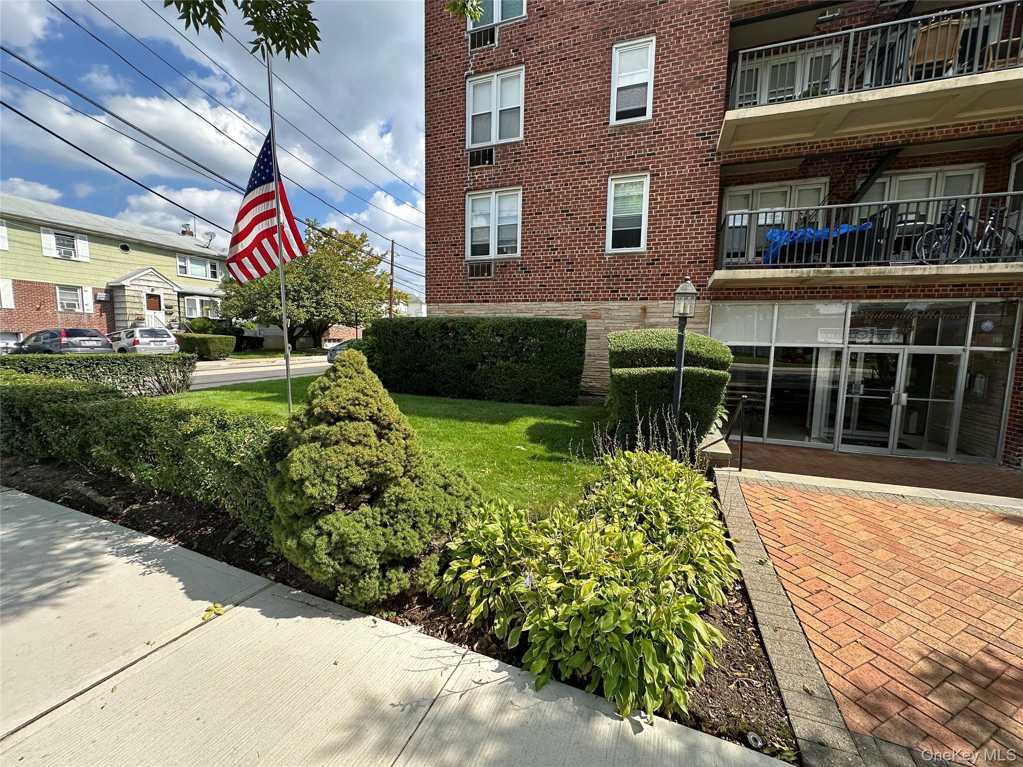60 Hempstead Avenue # 1O, Lynbrook, NY 11563
