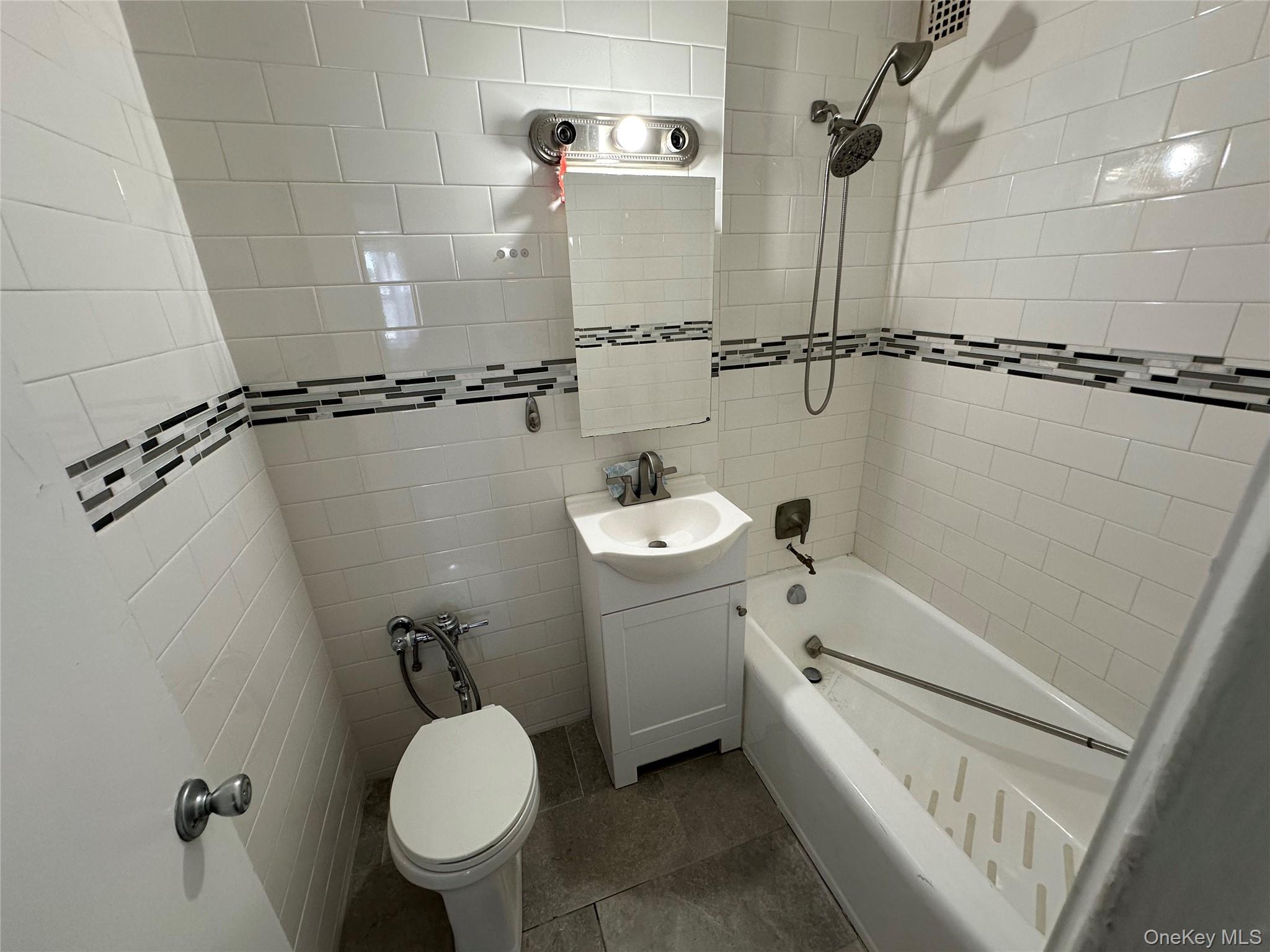 60 Hempstead Avenue # 1O, Lynbrook, NY 11563