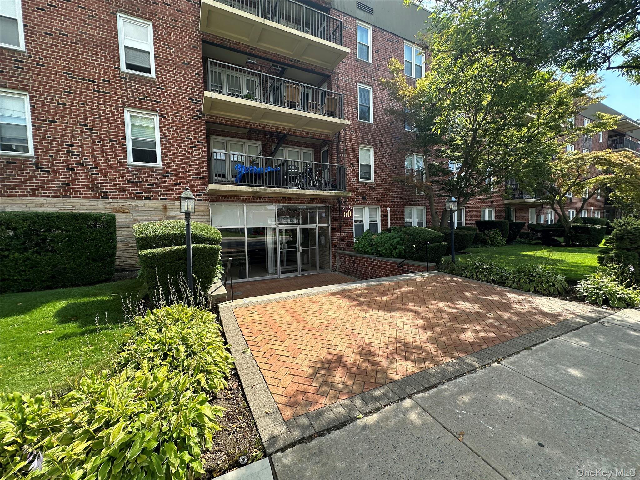 60 Hempstead Avenue # 1O, Lynbrook, NY 11563