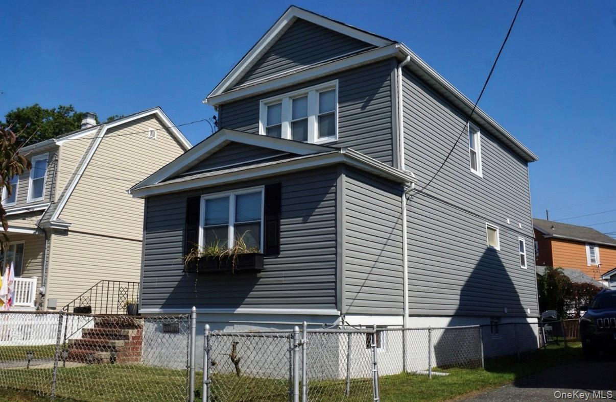 31 Drew Street, Valley Stream, NY 11581